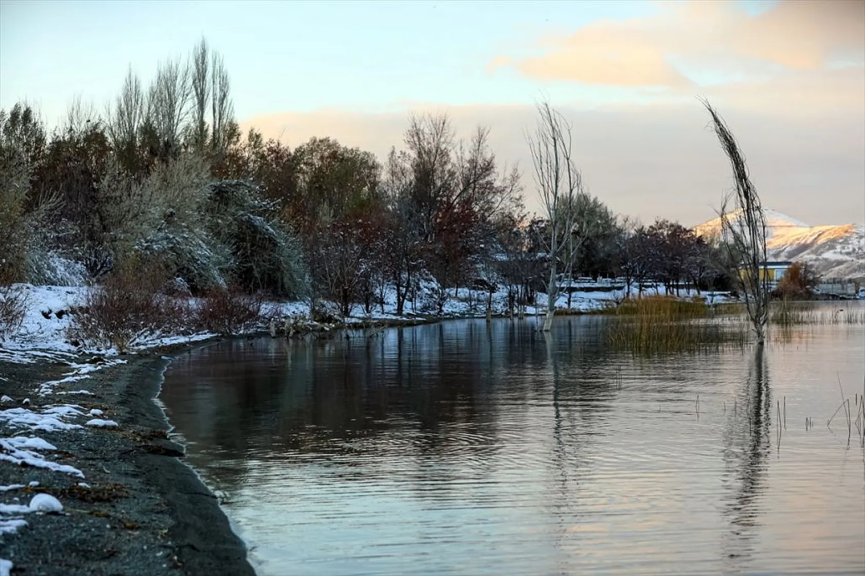 Elazığ'ın gözdesi Hazar Gölü'nde kış güzelliği