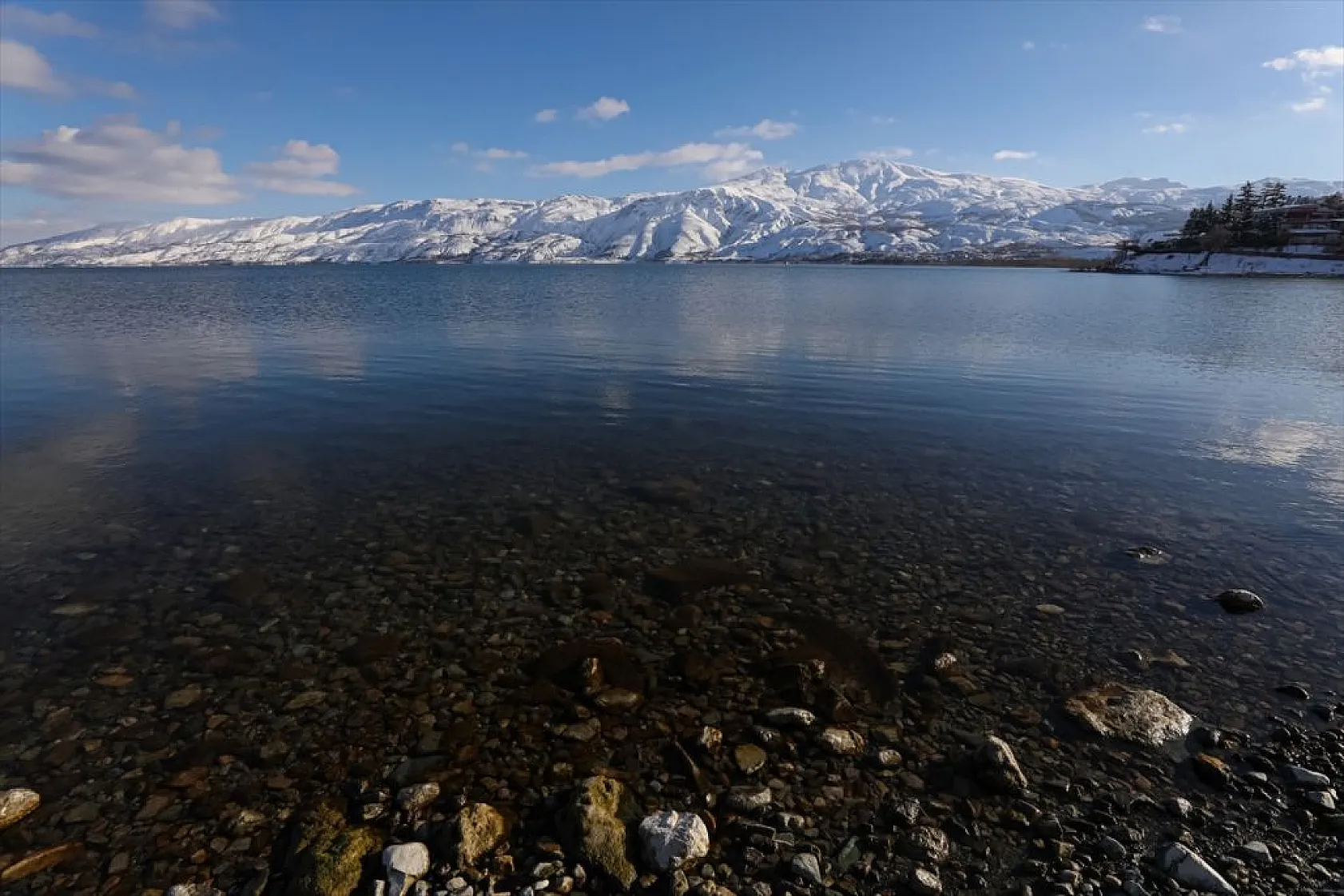 Elazığ'ın gözdesi Hazar Gölü'nde kış güzelliği