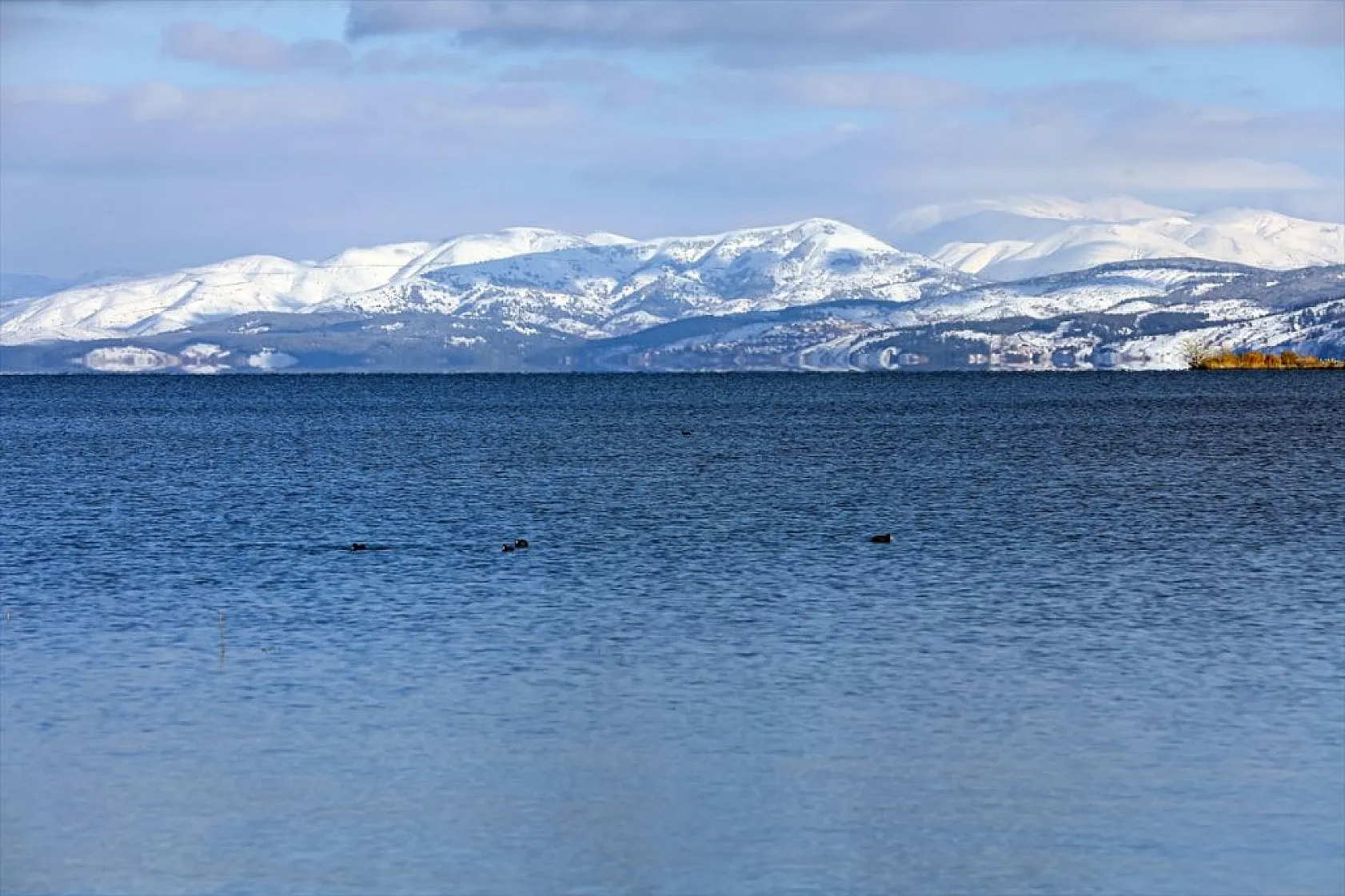 Elazığ'ın gözdesi Hazar Gölü'nde kış güzelliği
