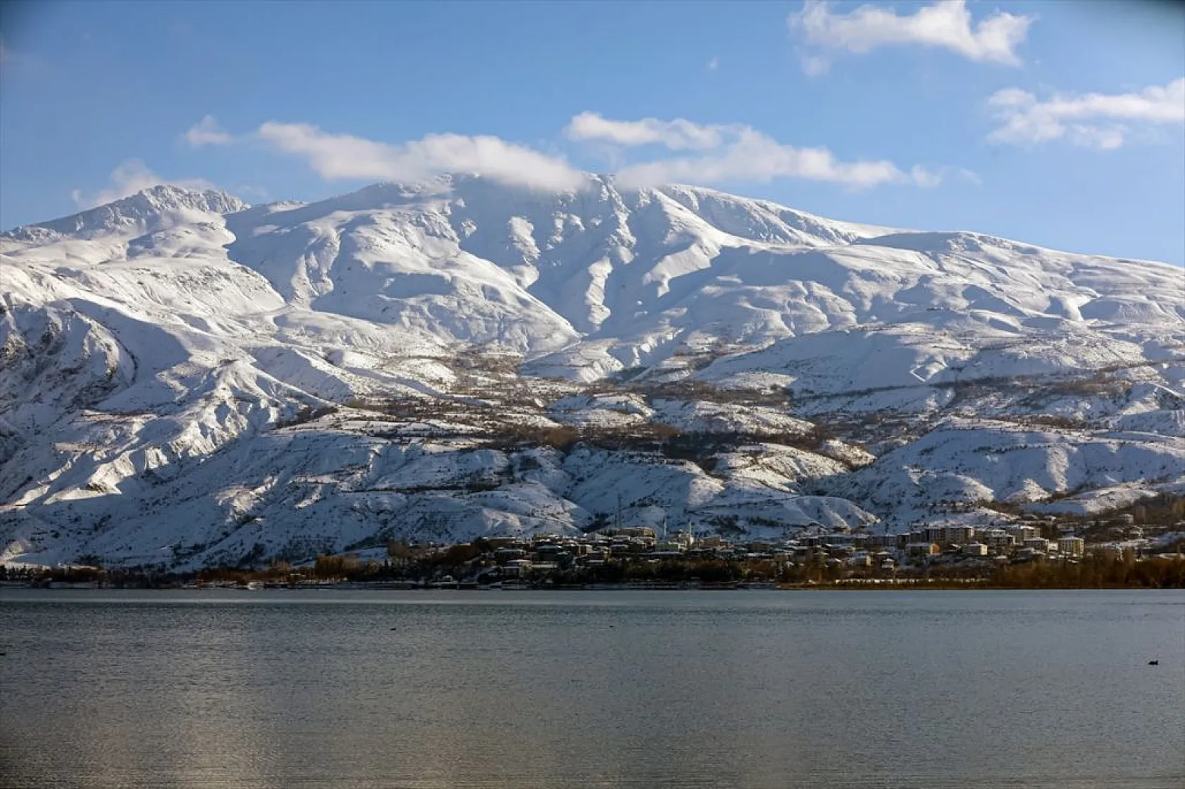 Elazığ'ın gözdesi Hazar Gölü'nde kış güzelliği