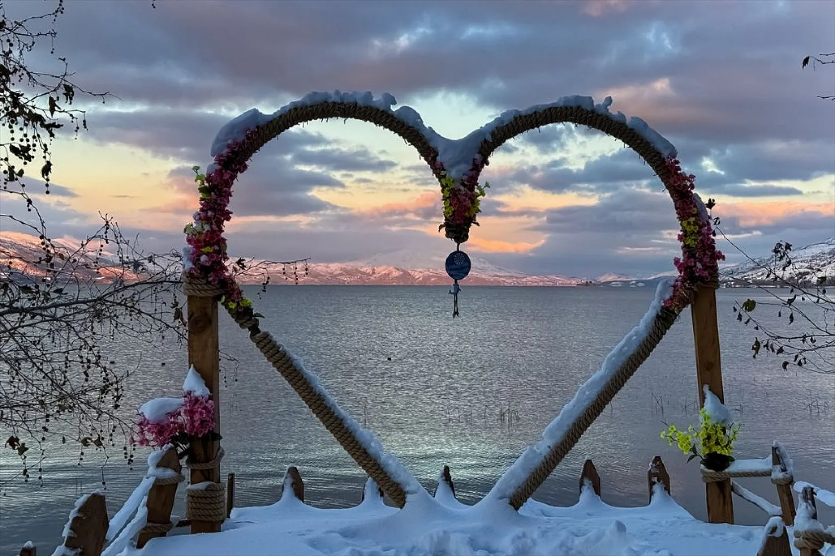 Elazığ'ın gözdesi Hazar Gölü'nde kış güzelliği