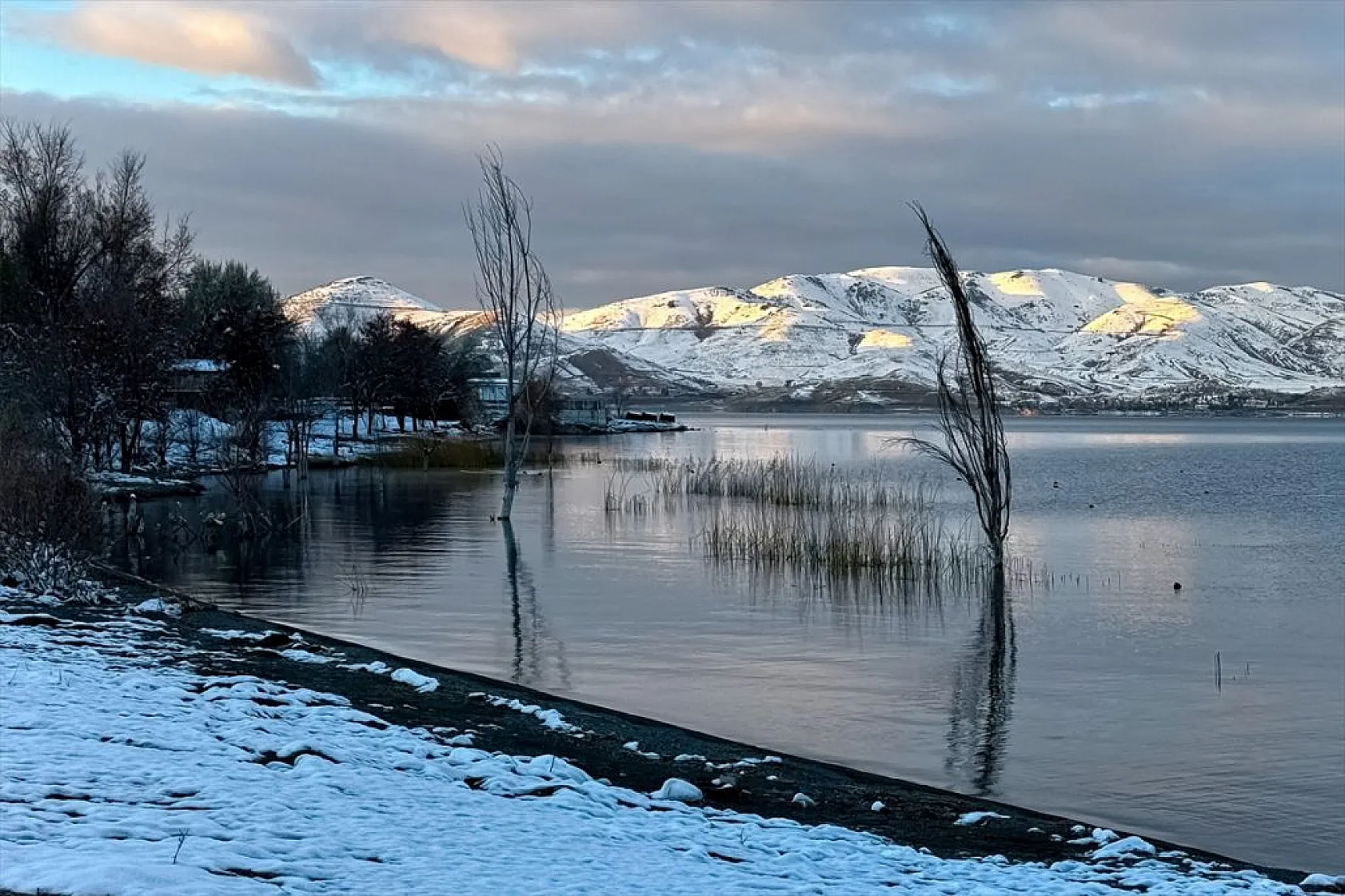 Elazığ'ın gözdesi Hazar Gölü'nde kış güzelliği