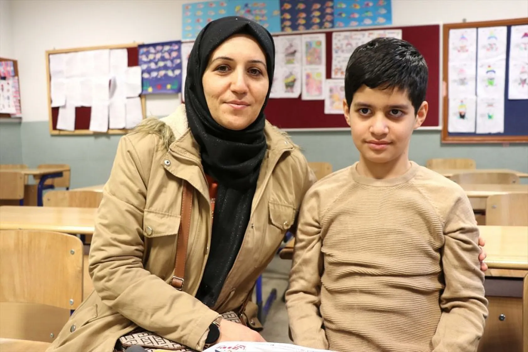 Küçük Taha ilk karne sevincini yaşadı