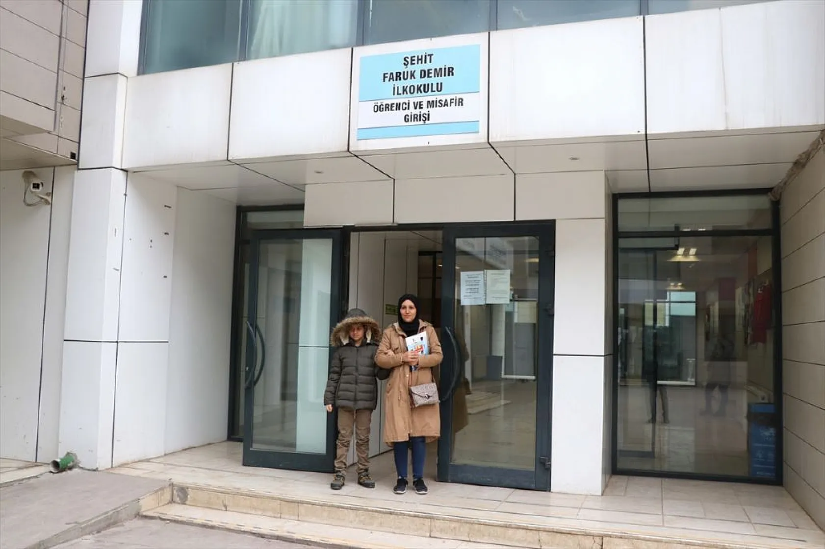 Küçük Taha ilk karne sevincini yaşadı