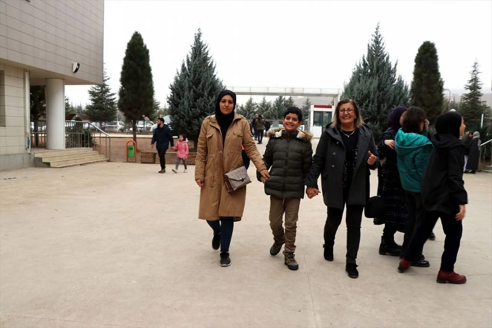 Küçük Taha ilk karne sevincini yaşadı