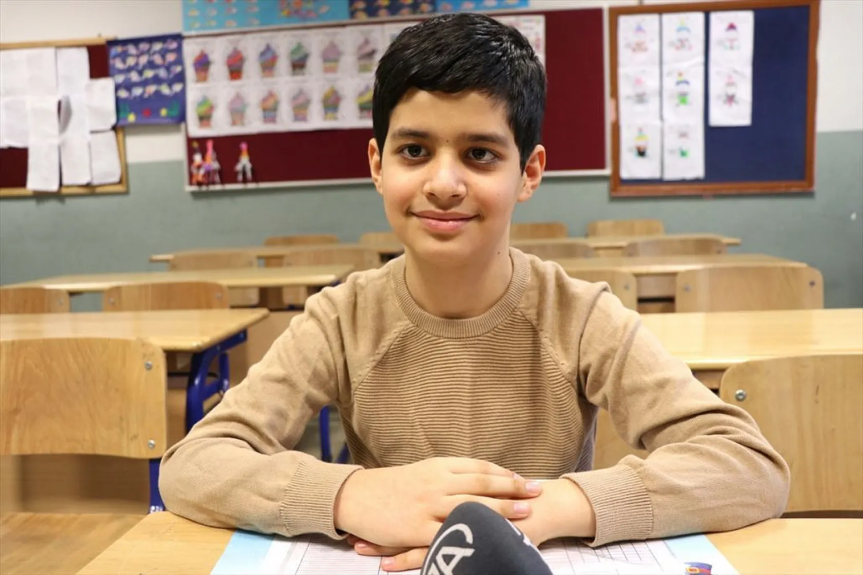 Küçük Taha ilk karne sevincini yaşadı