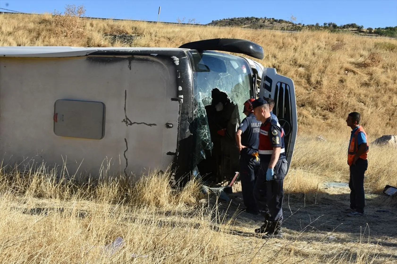 Malatya'da yolcu otobüsü devrildi