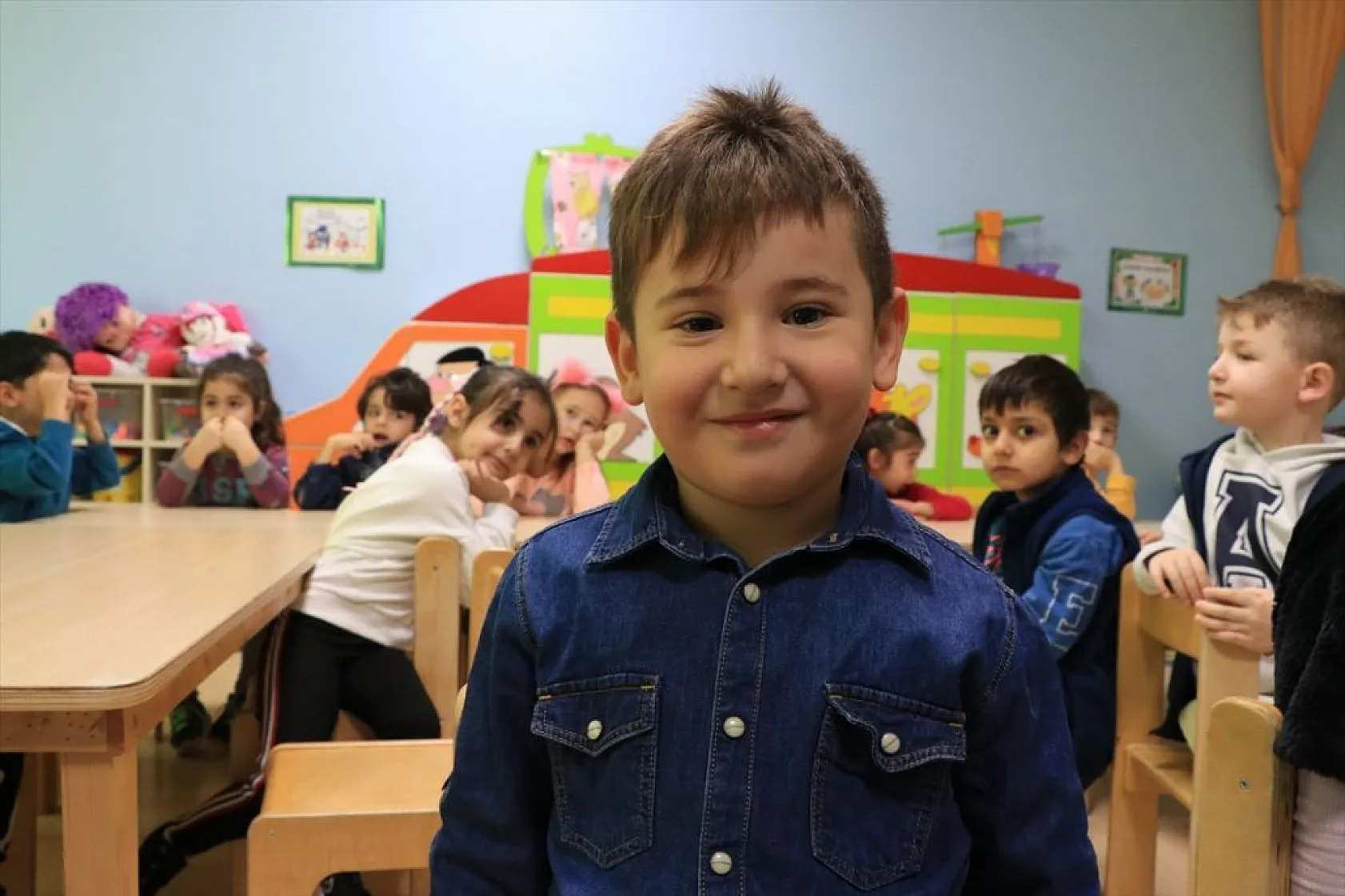 Öğrenciler sahipsiz köpek saldırılarına karşı tiyatro oyunuyla eğitiliyor