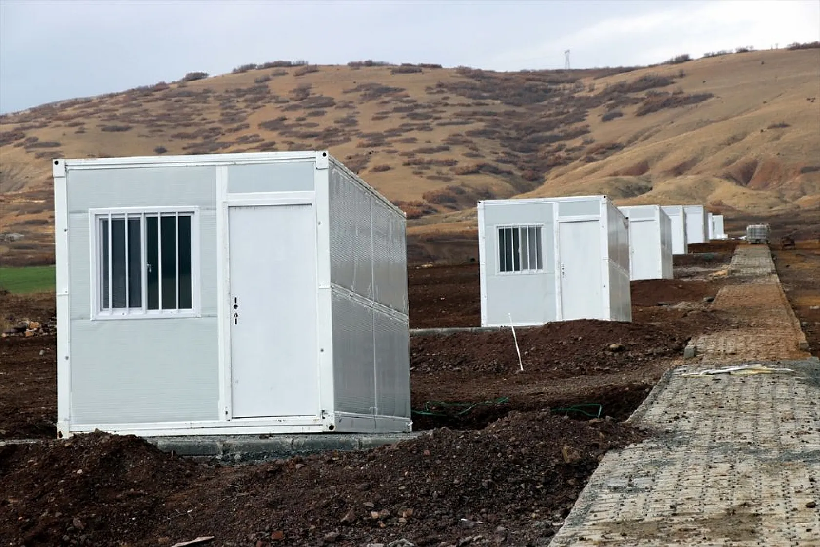 Onlarca yıllık çadır çilesi biten göçerler konteynerlere yerleşiyor