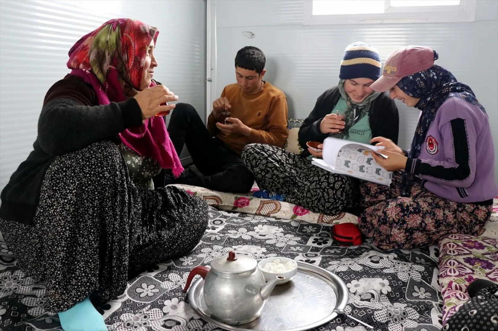 Onlarca yıllık çadır çilesi biten göçerler konteynerlere yerleşiyor