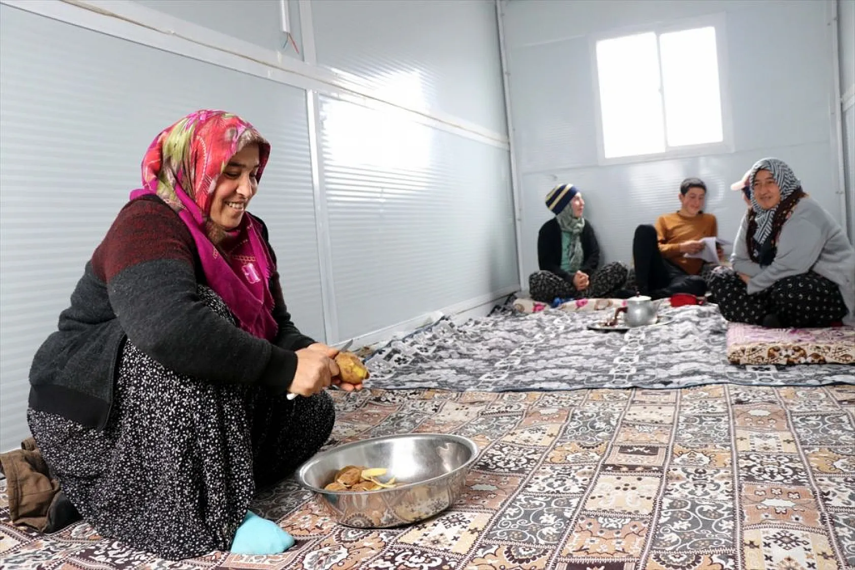 Onlarca yıllık çadır çilesi biten göçerler konteynerlere yerleşiyor