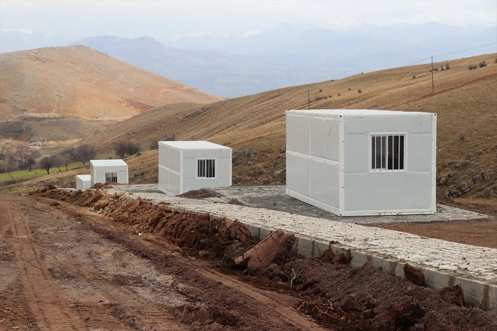 Onlarca yıllık çadır çilesi biten göçerler konteynerlere yerleşiyor