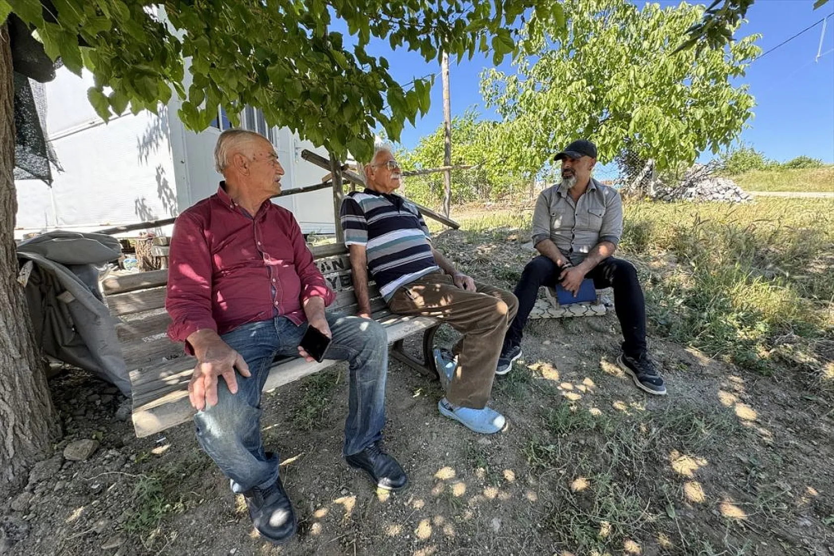 Piyanist muhtar, şarkıları artık köyündekiler için seslendiriyor