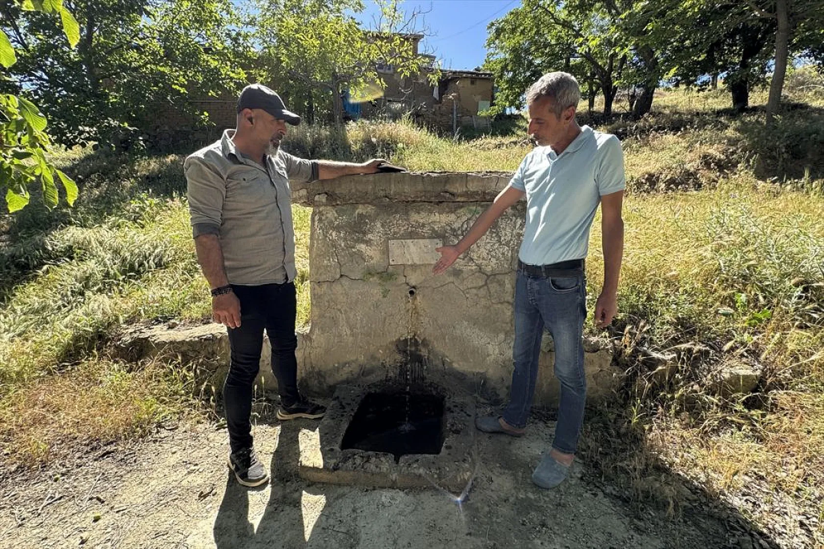 Piyanist muhtar, şarkıları artık köyündekiler için seslendiriyor
