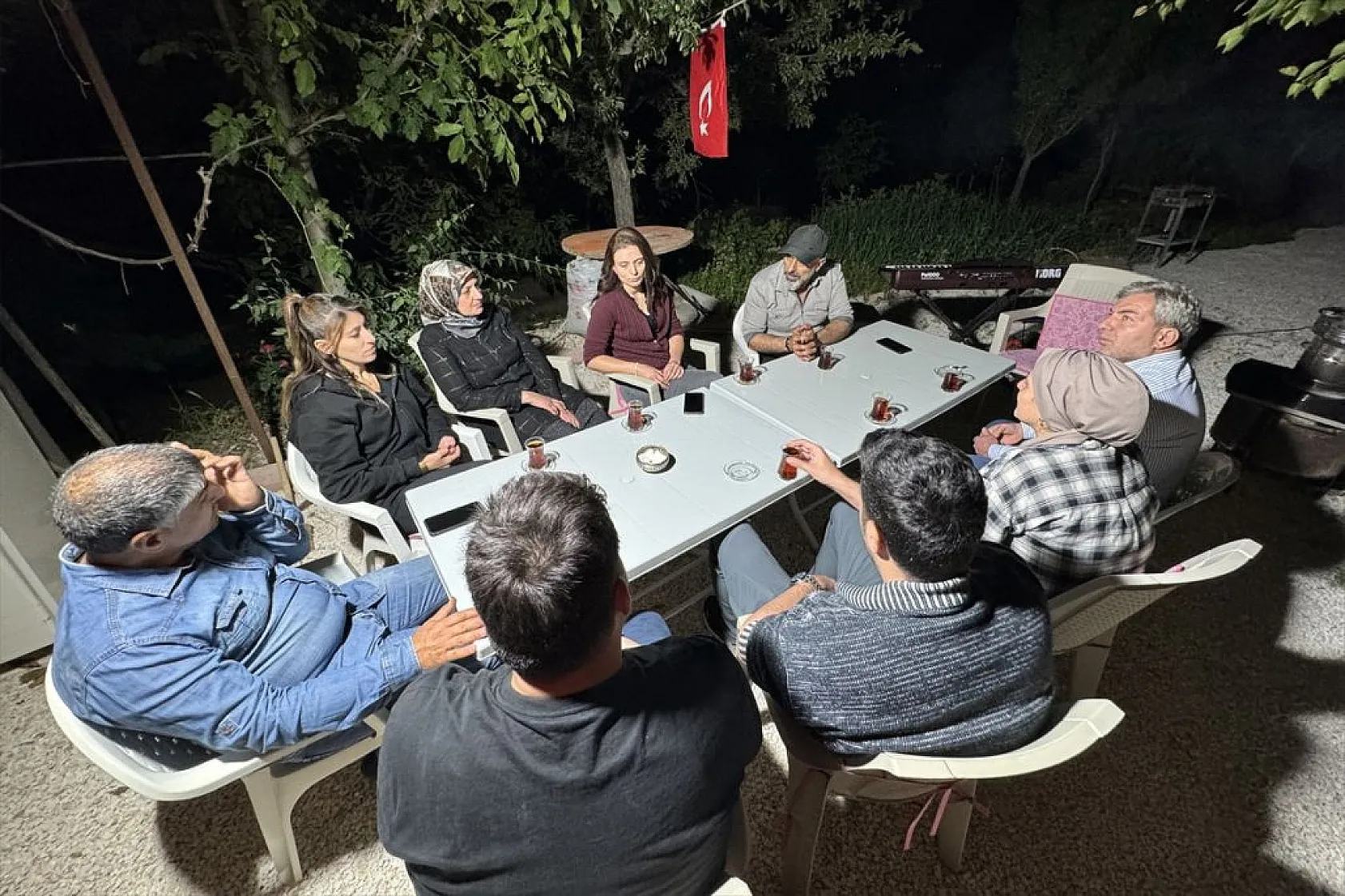 Piyanist muhtar, şarkıları artık köyündekiler için seslendiriyor