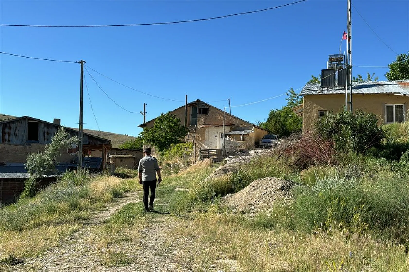 Piyanist muhtar, şarkıları artık köyündekiler için seslendiriyor