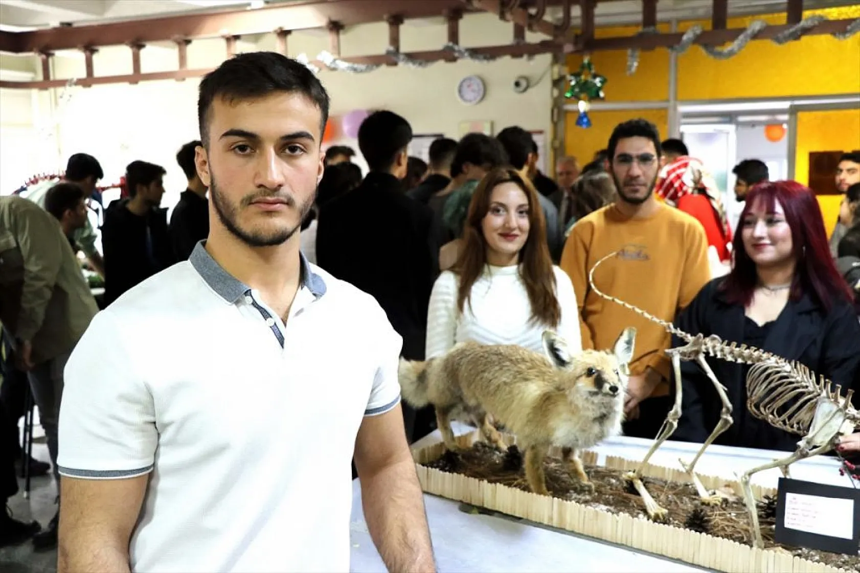 Topladıkları hayvan kemiklerini anatomi dersi için iskelete dönüştürdüler