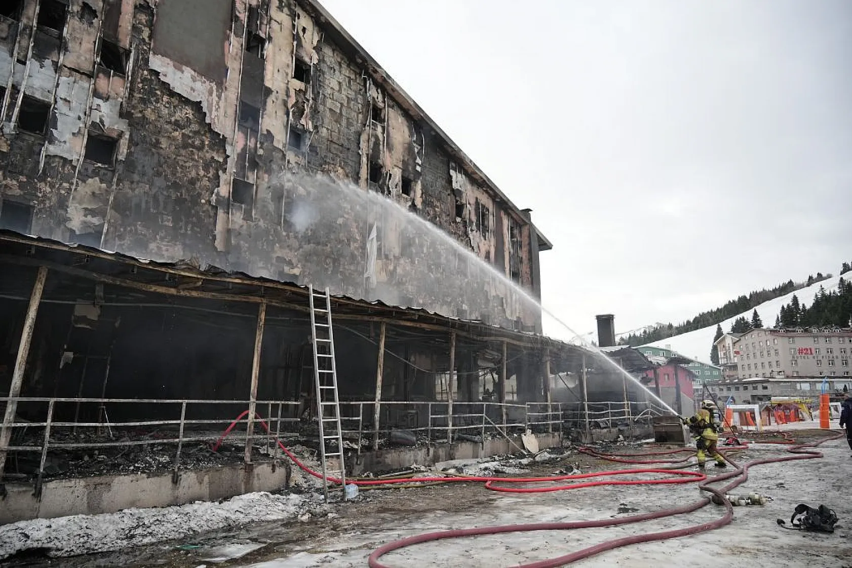 Uludağ'da otel yangını! Can kaybı var...