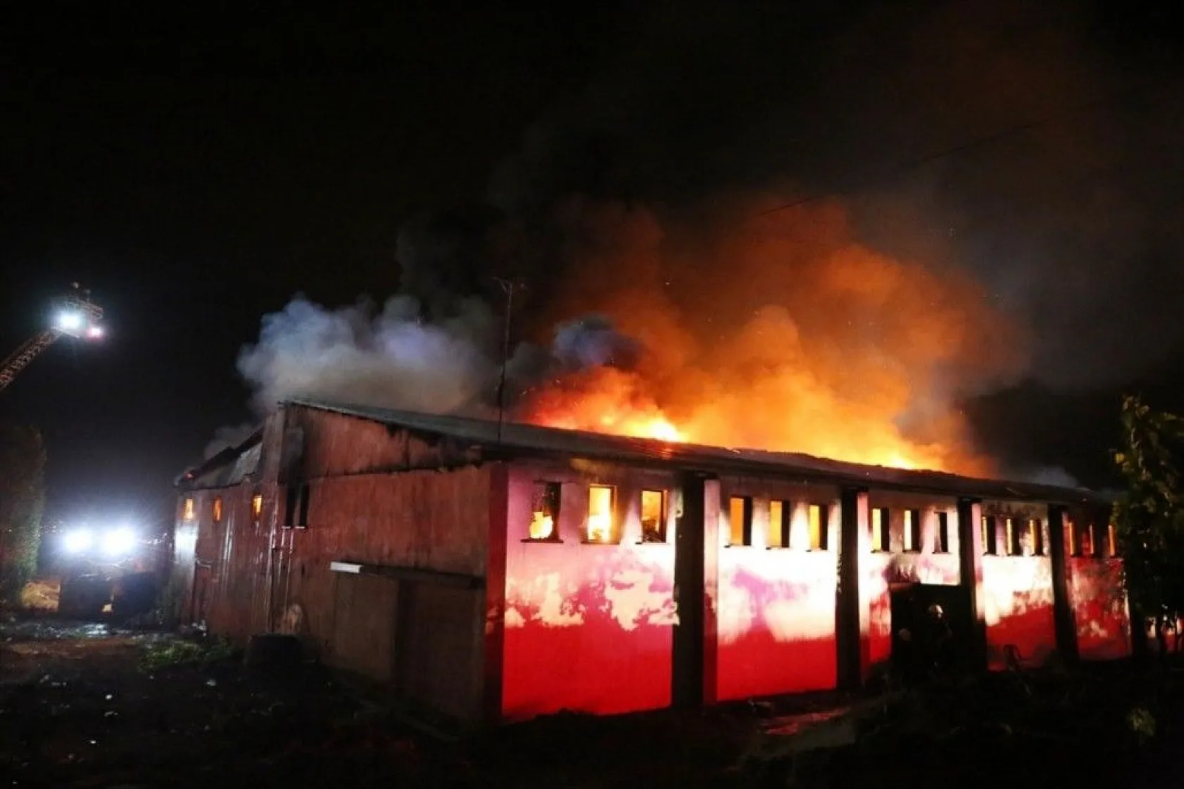 Elazığ'daki büyük yangın fotoğraf karelerine böyle yansıdı