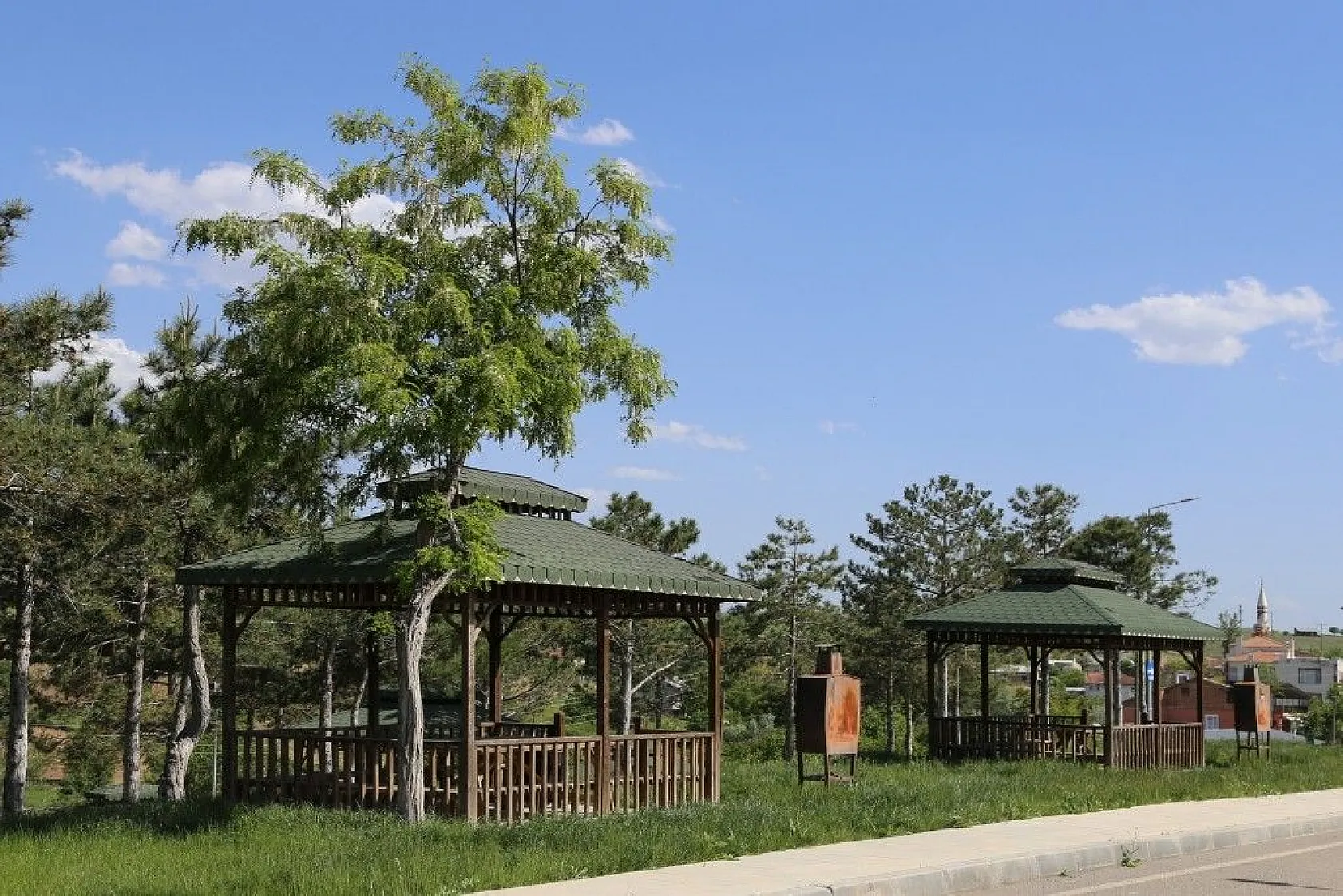 Cip Barajı baharın gelmesiyle birlikte doğal güzelliğe büründü