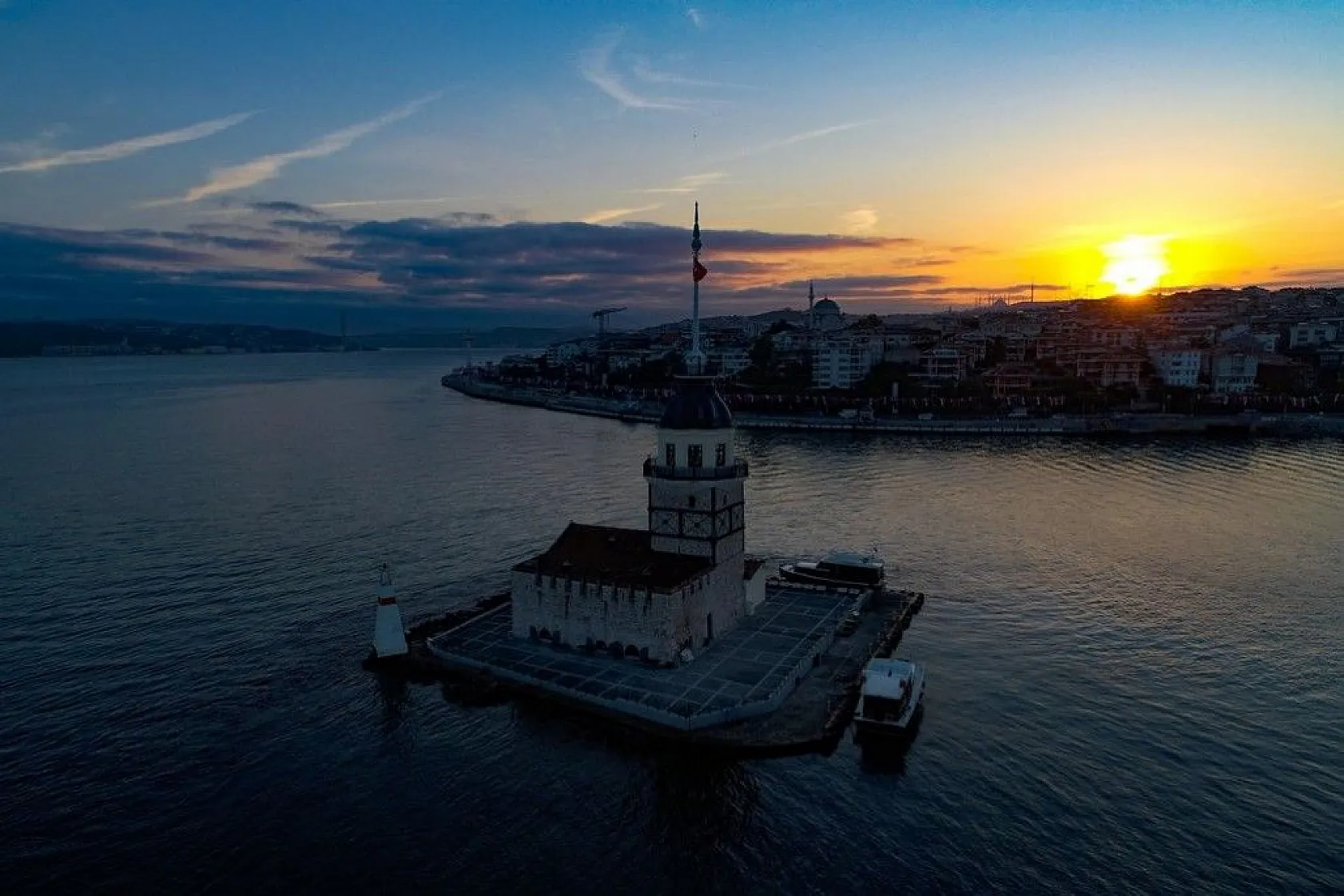 Kız Kulesi'nde hayran bırakan gündoğumu