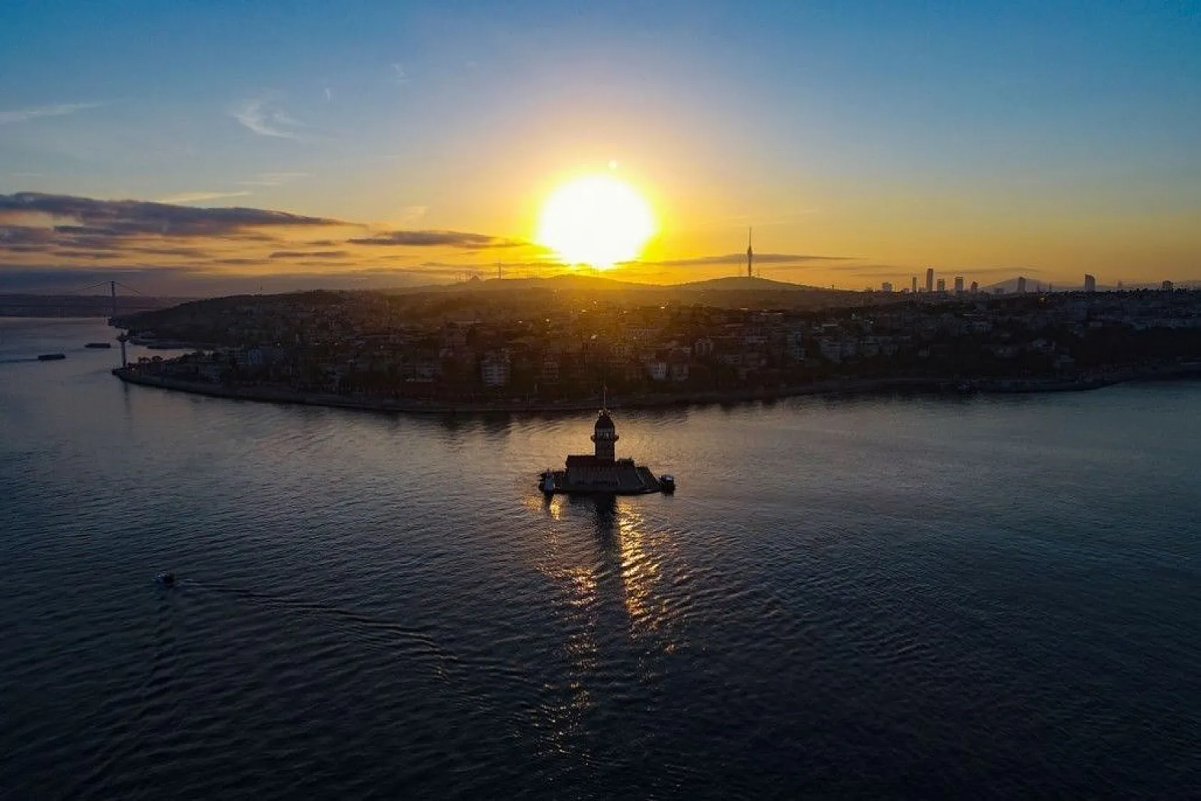Kız Kulesi'nde hayran bırakan gündoğumu