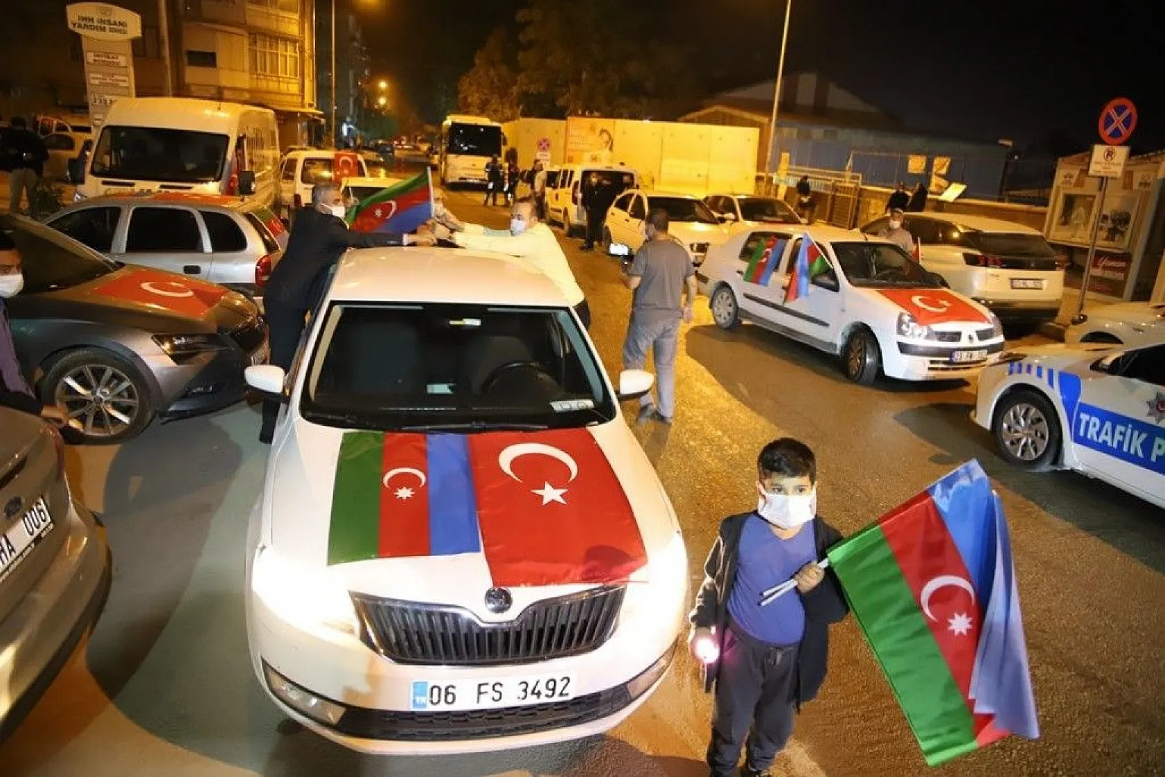 Elazığ'dan Azerbaycan'a 100 araçla destek konvoyu