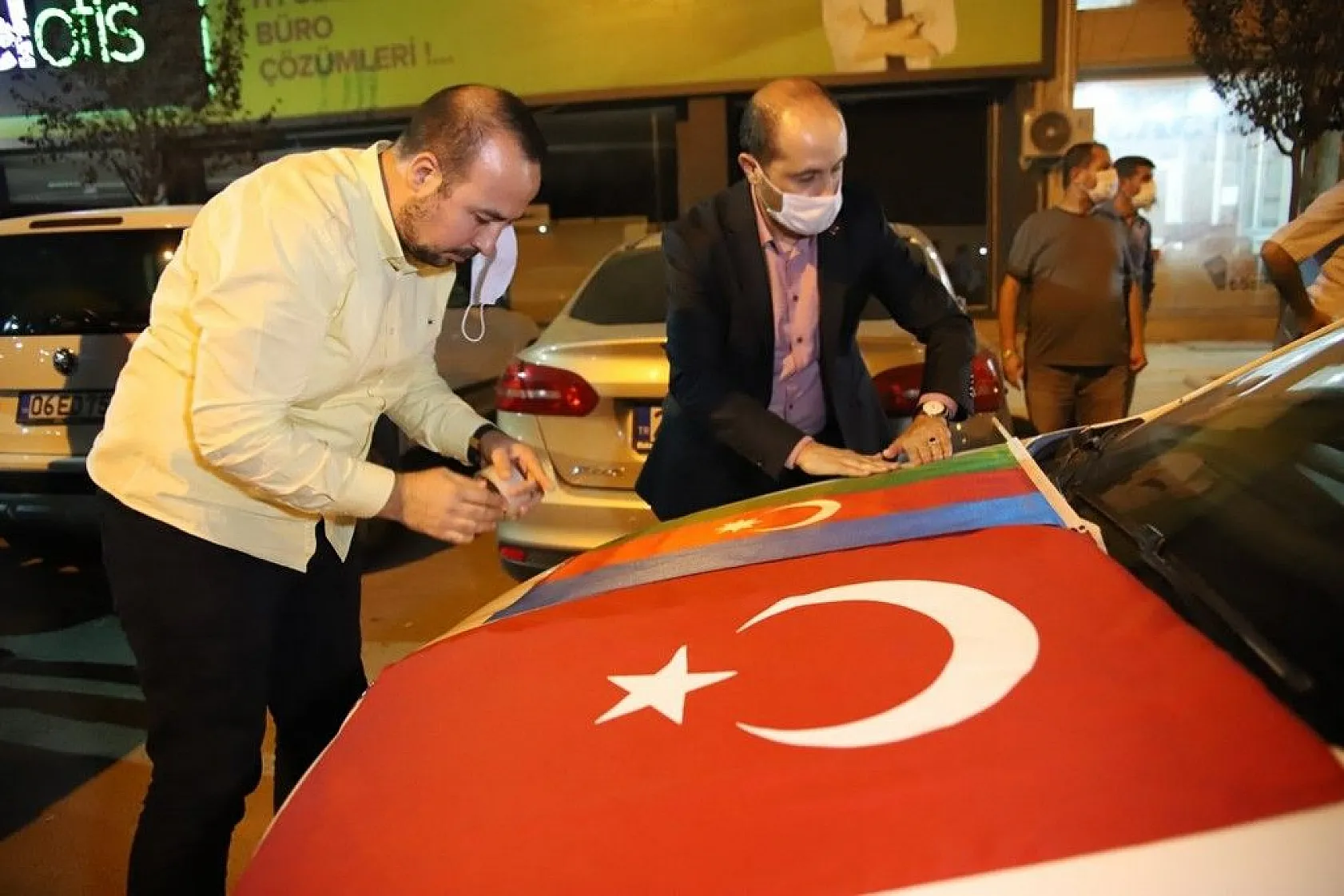 Elazığ'dan Azerbaycan'a 100 araçla destek konvoyu