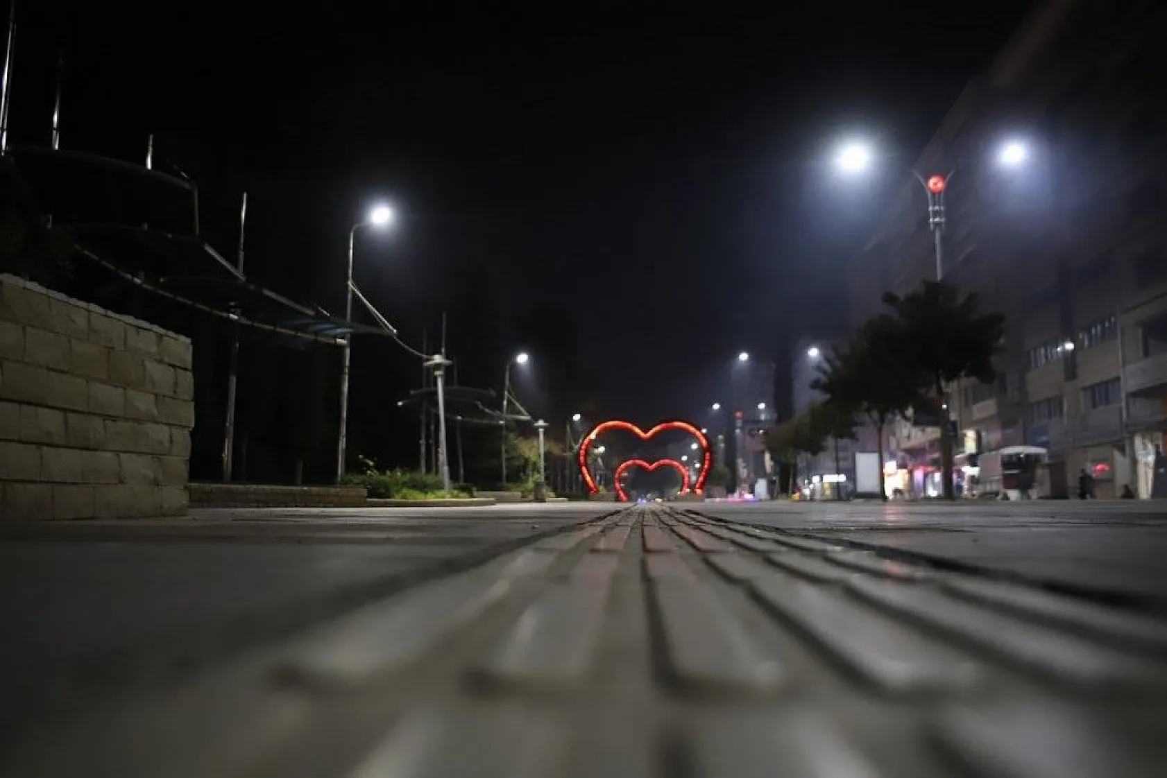 Elazığ'da cadde ve sokaklar boş kaldı