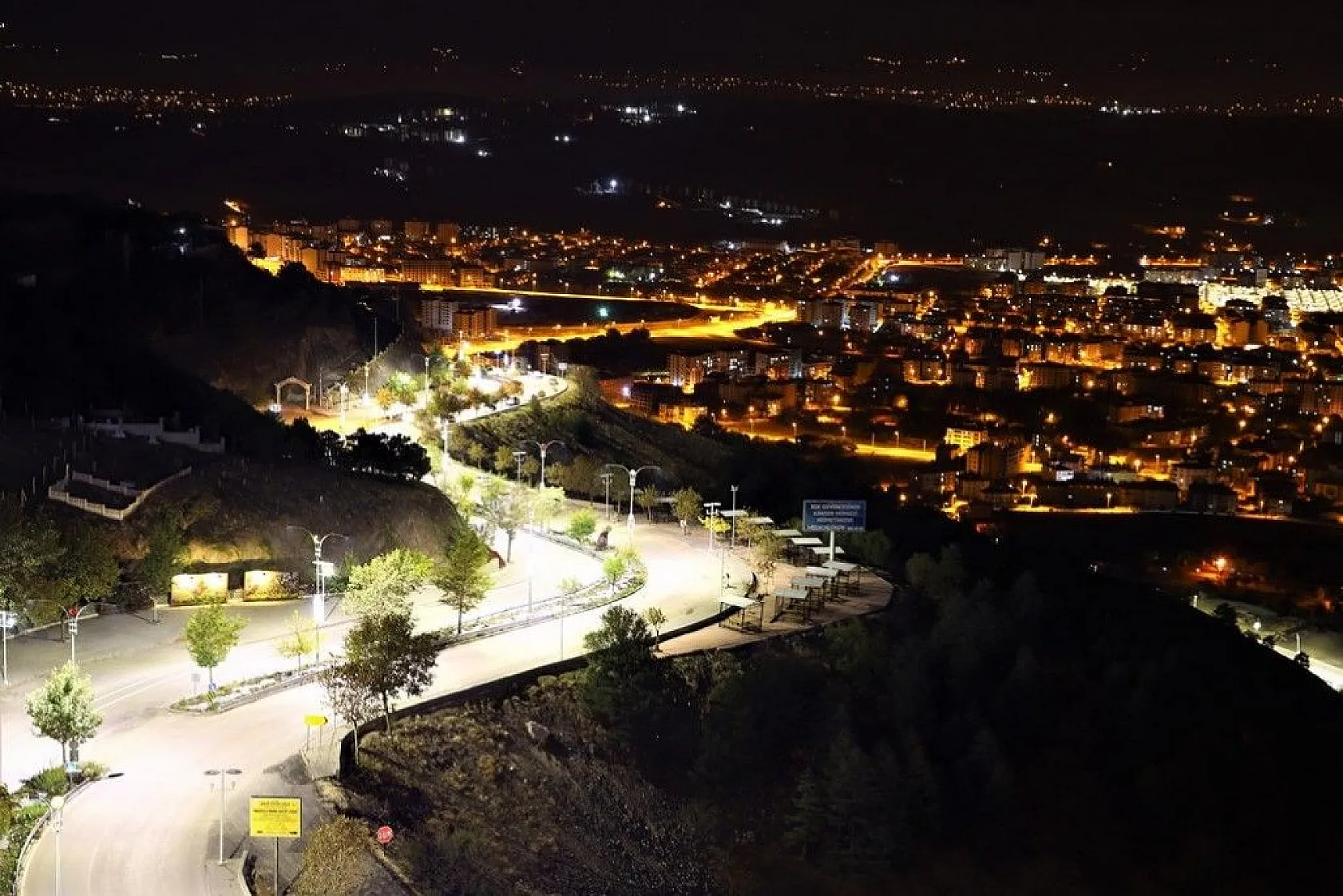 Elazığ'da cadde ve sokaklar boş kaldı