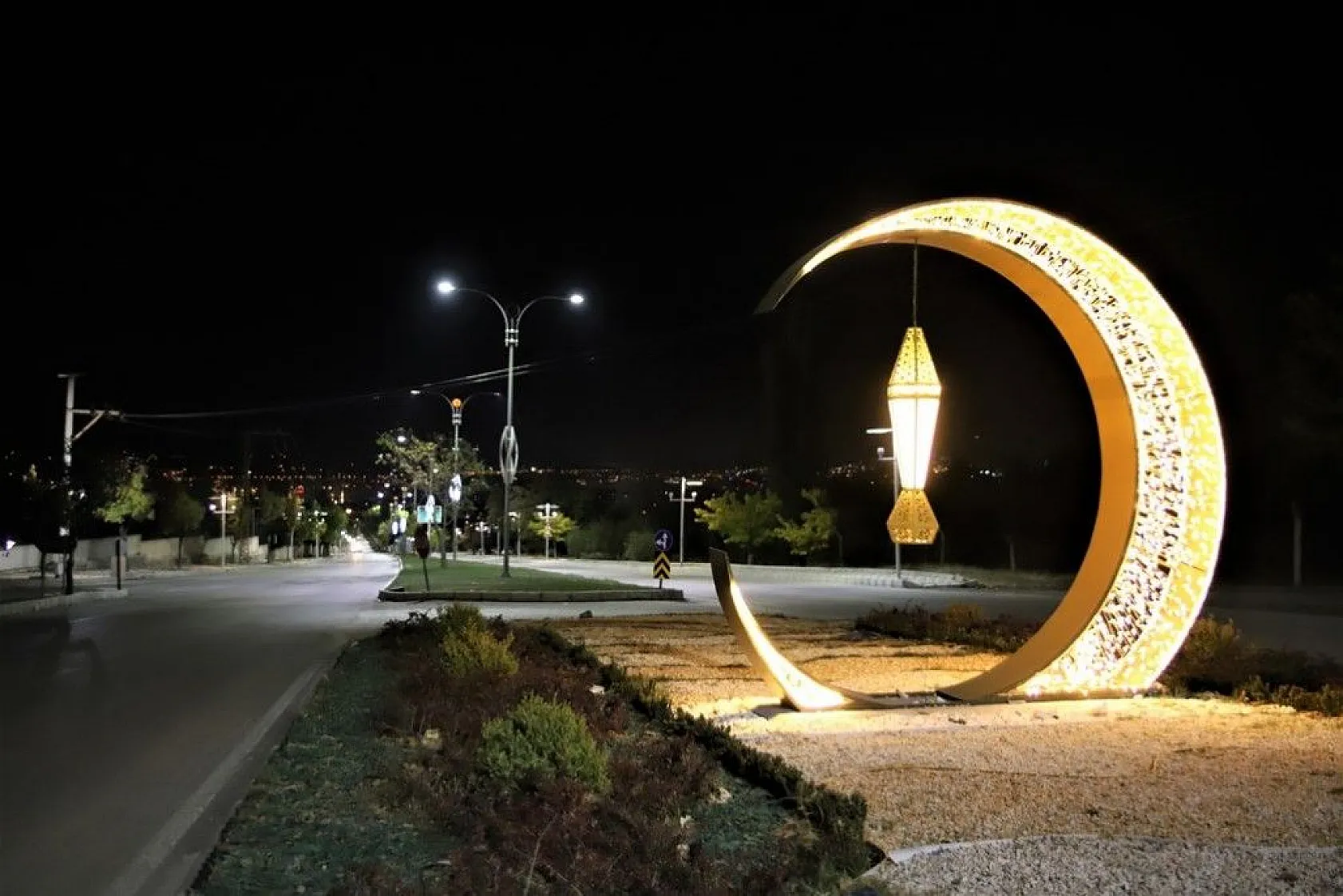 Elazığ'da cadde ve sokaklar boş kaldı