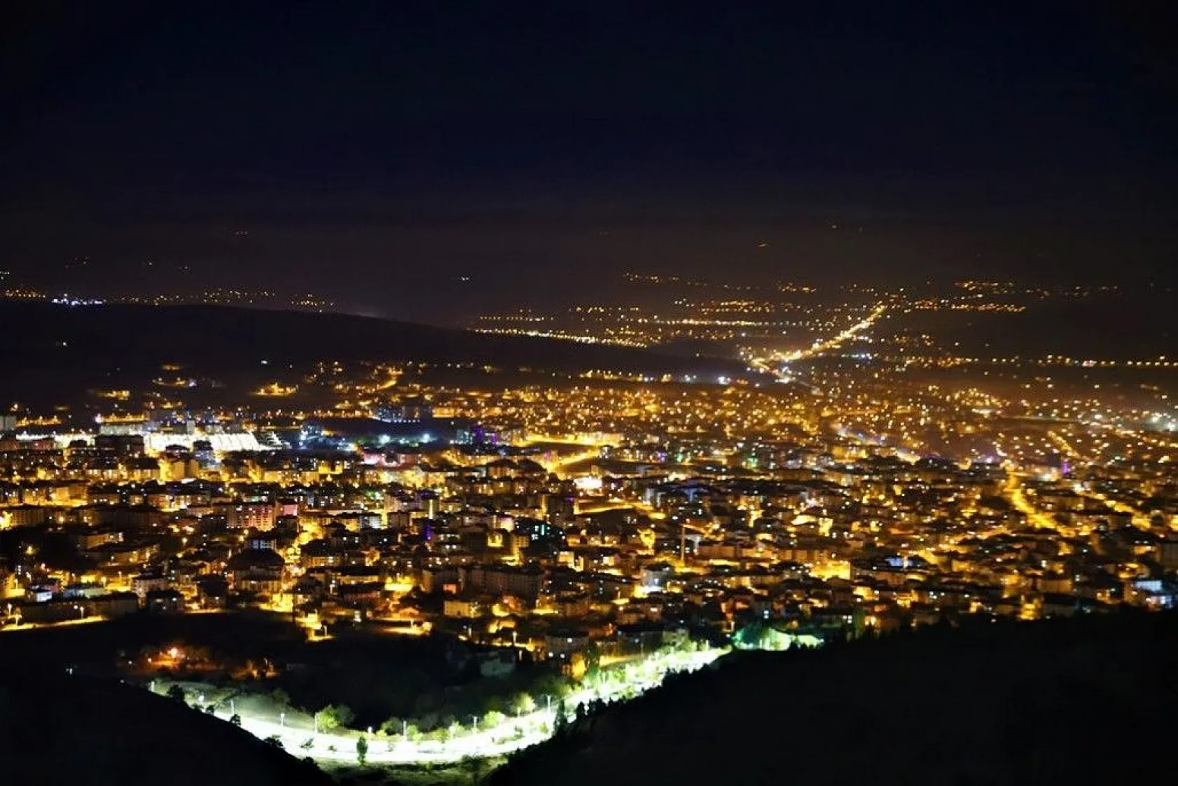 Elazığ'da cadde ve sokaklar boş kaldı