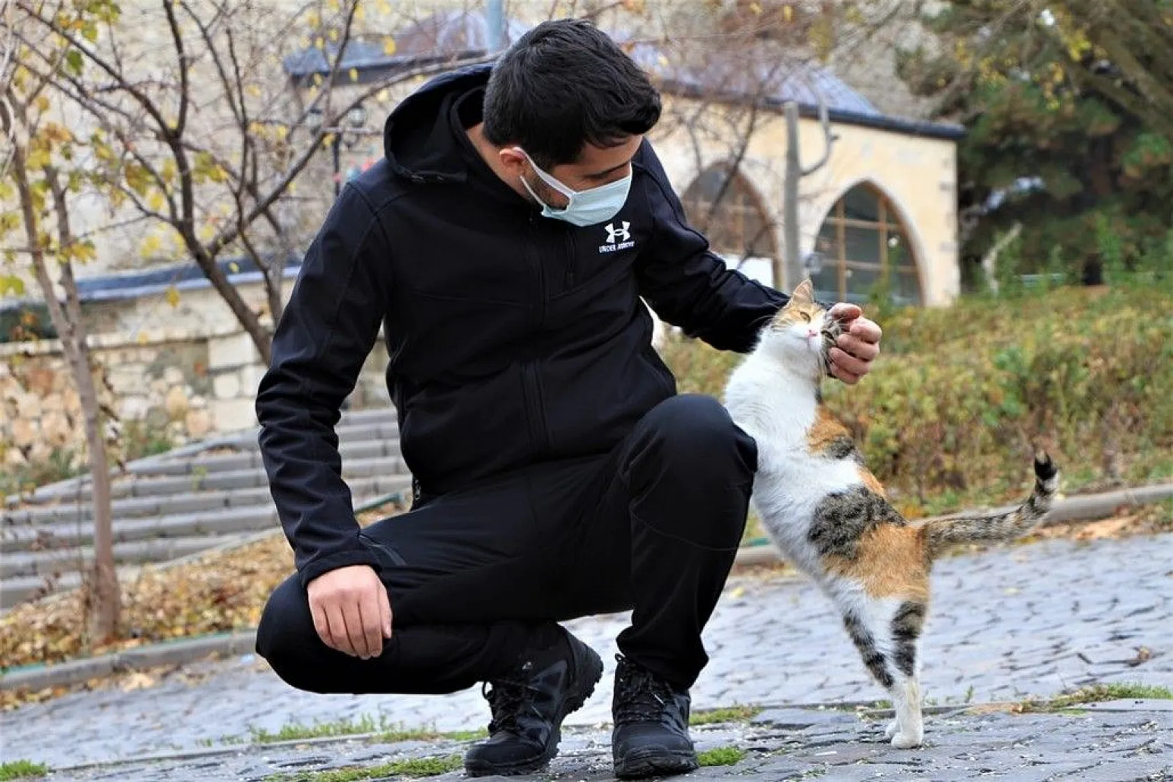 Sokağa çıkma kısıtlamasında sokak hayvanları unutulmadı