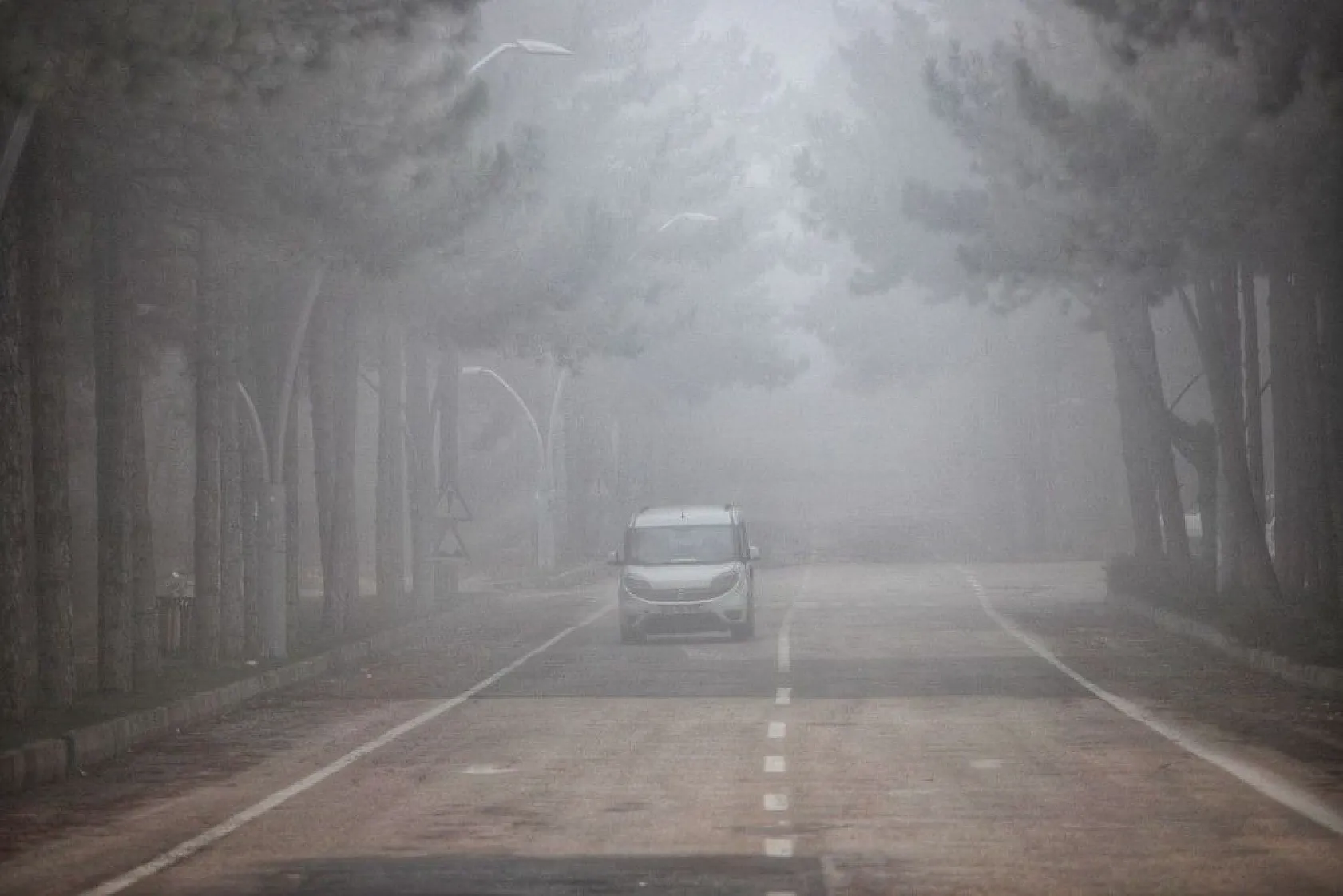 Sessizliğe bürünen Elazığ, sisle kayboldu