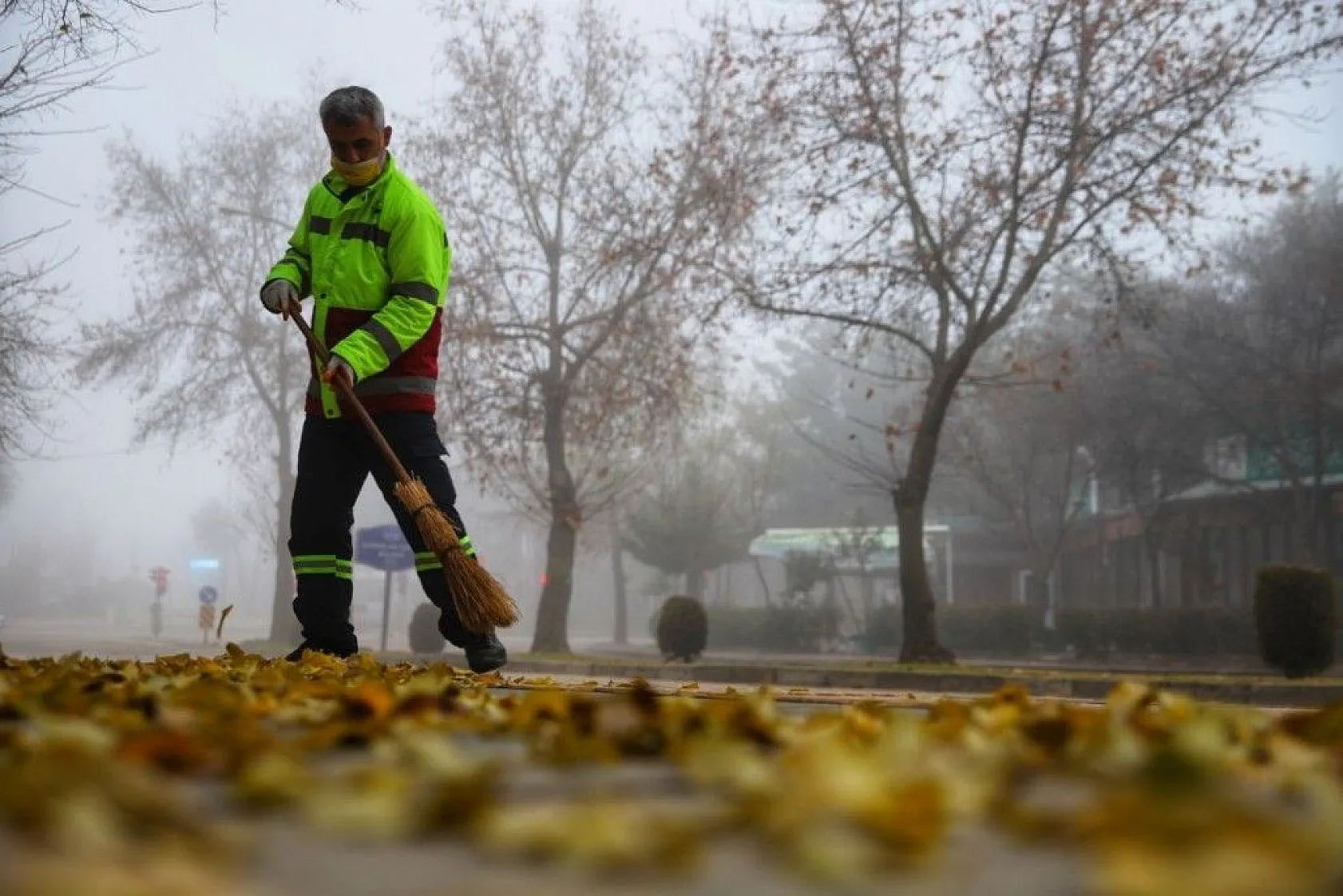 Sessizliğe bürünen Elazığ, sisle kayboldu