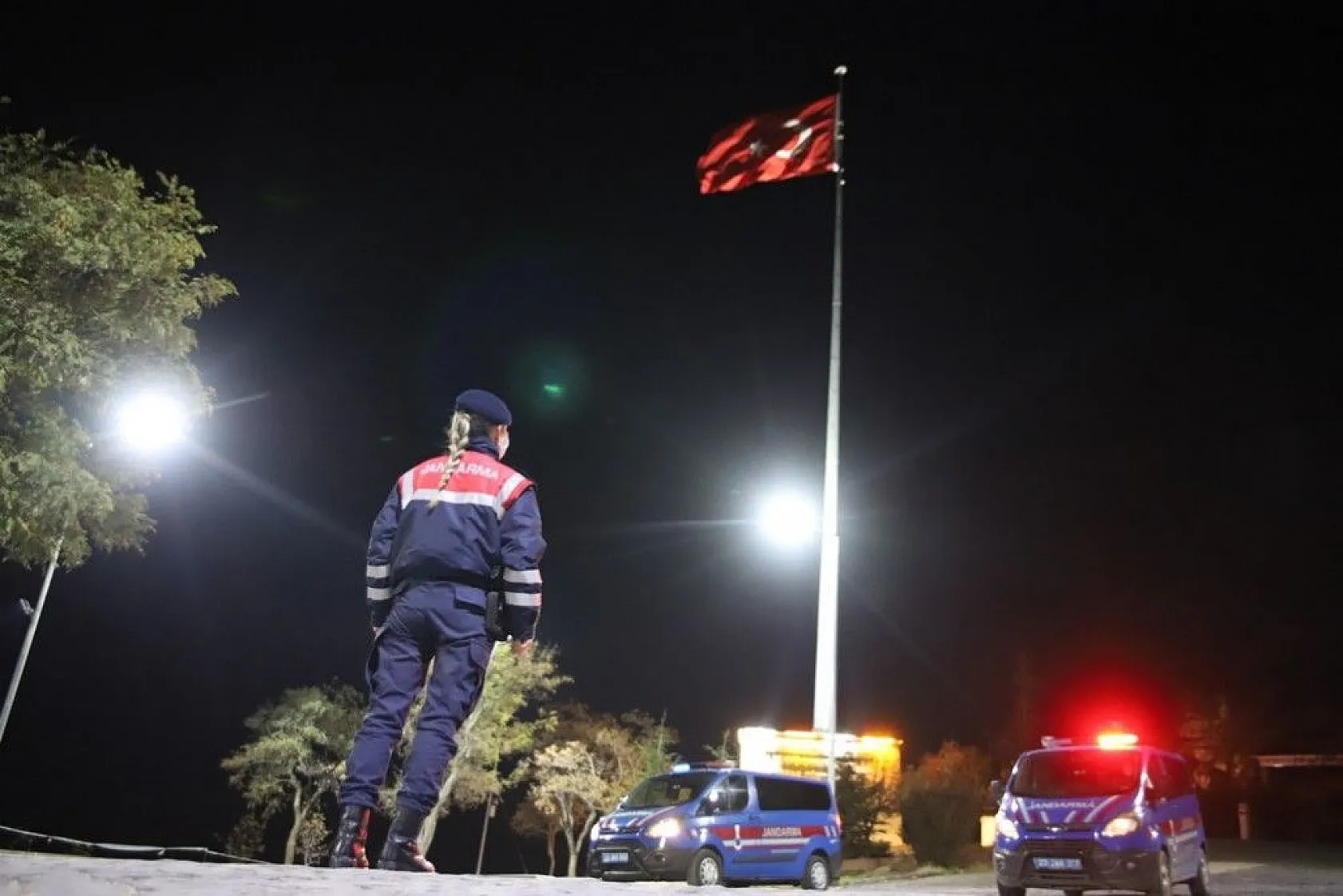 Jandarma en uzun gecede de görevde