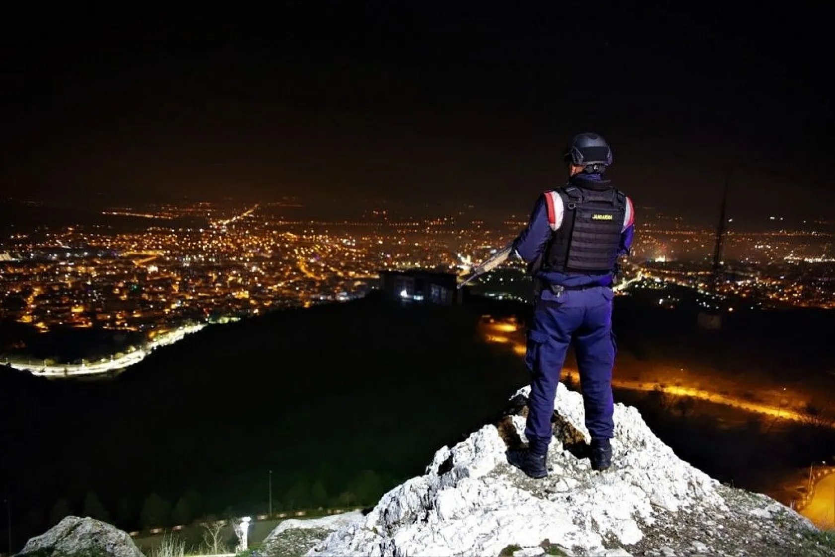 Jandarma en uzun gecede de görevde