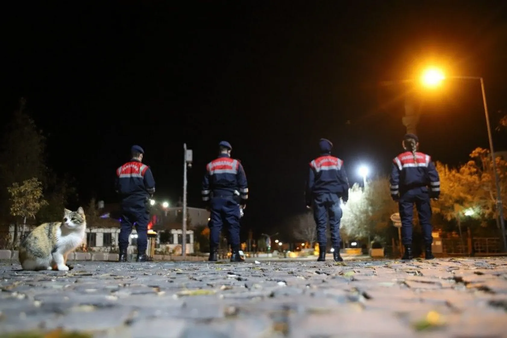 Jandarma en uzun gecede de görevde