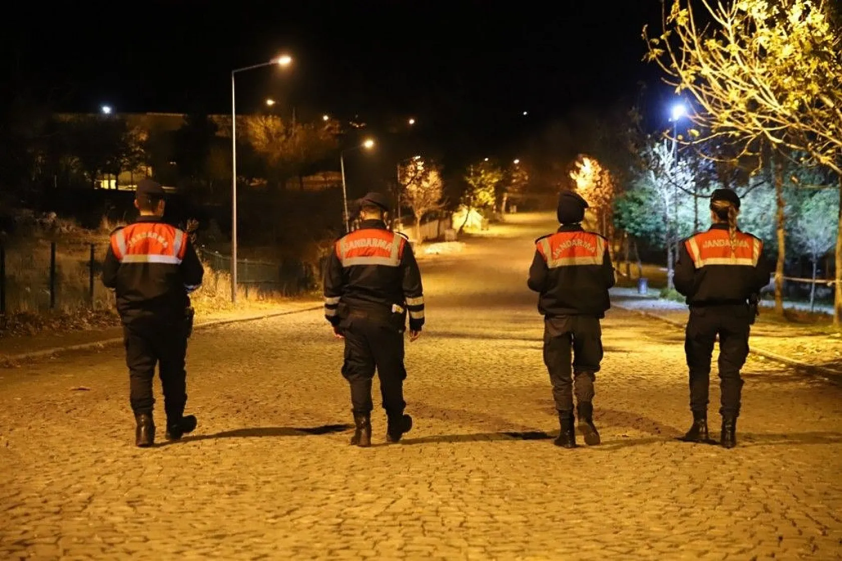 Jandarma en uzun gecede de görevde