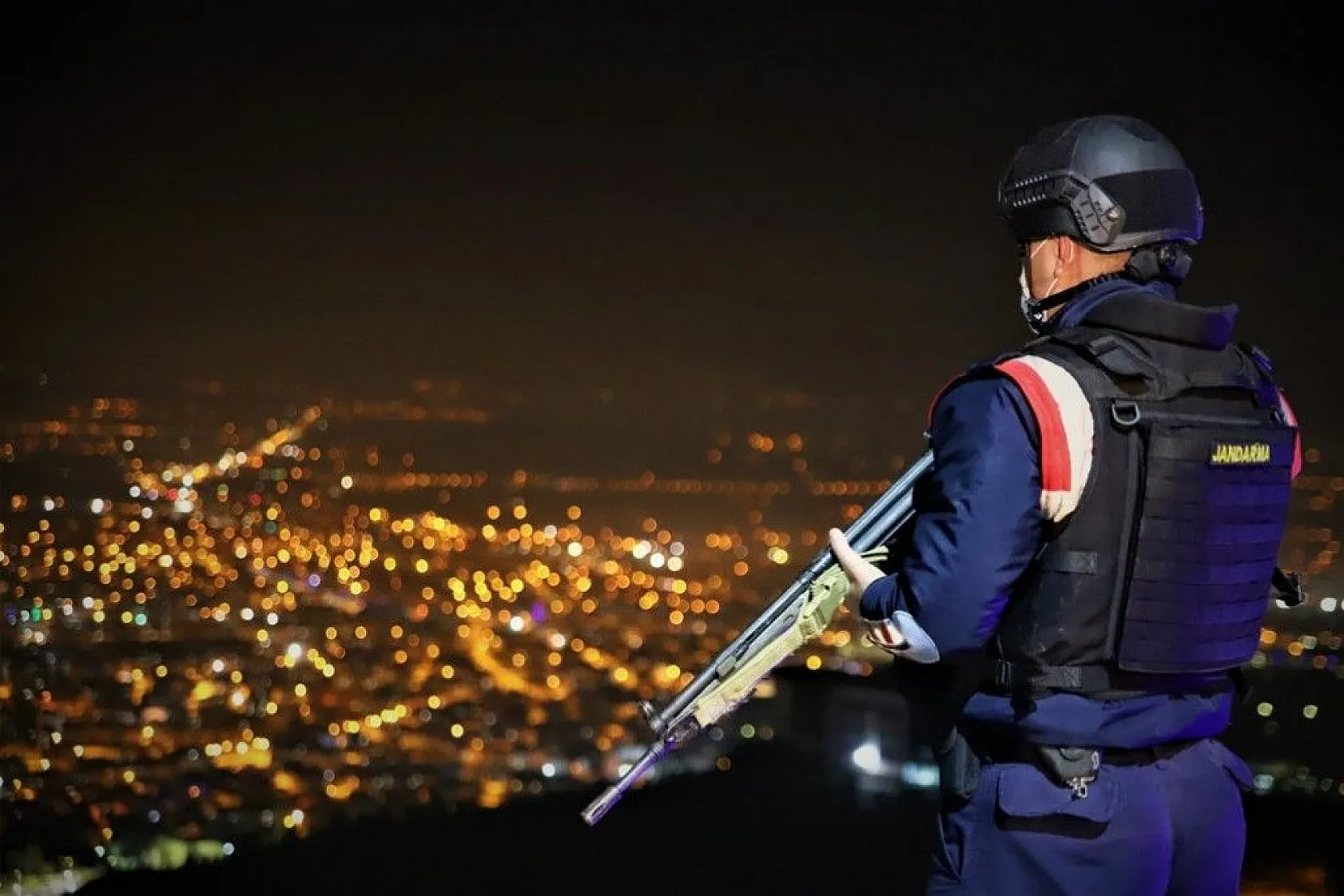 Jandarma en uzun gecede de görevde
