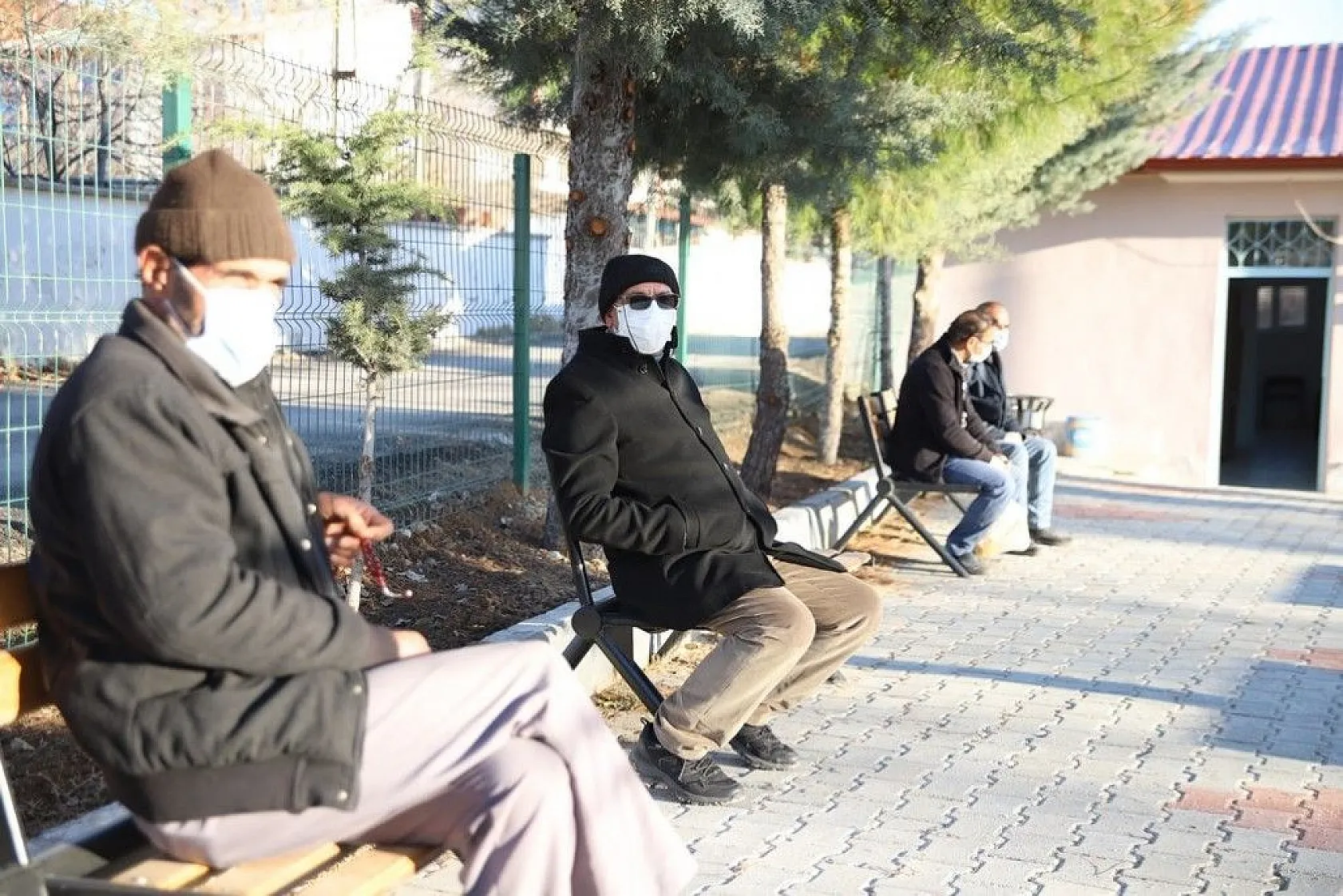 Deprem sonrası vatandaşlar kendini dışarı attı