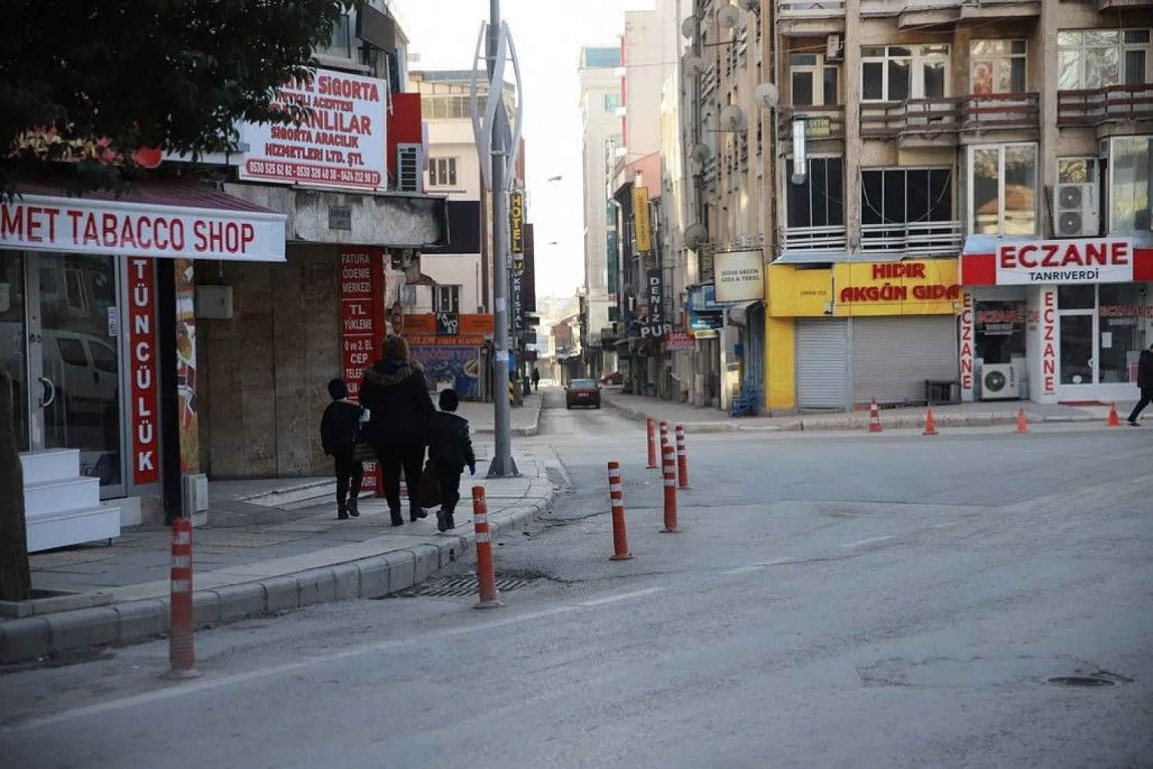 Deprem sonrası vatandaşlar kendini dışarı attı