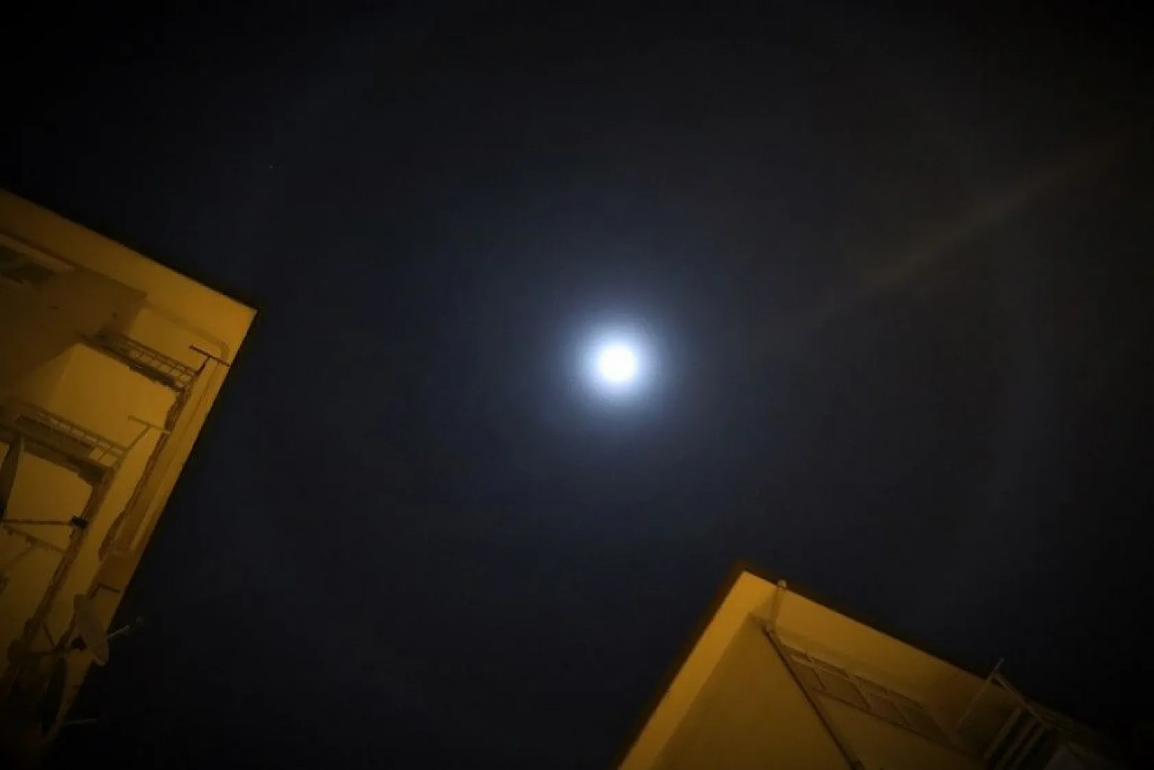 Ay halesi büyüledi