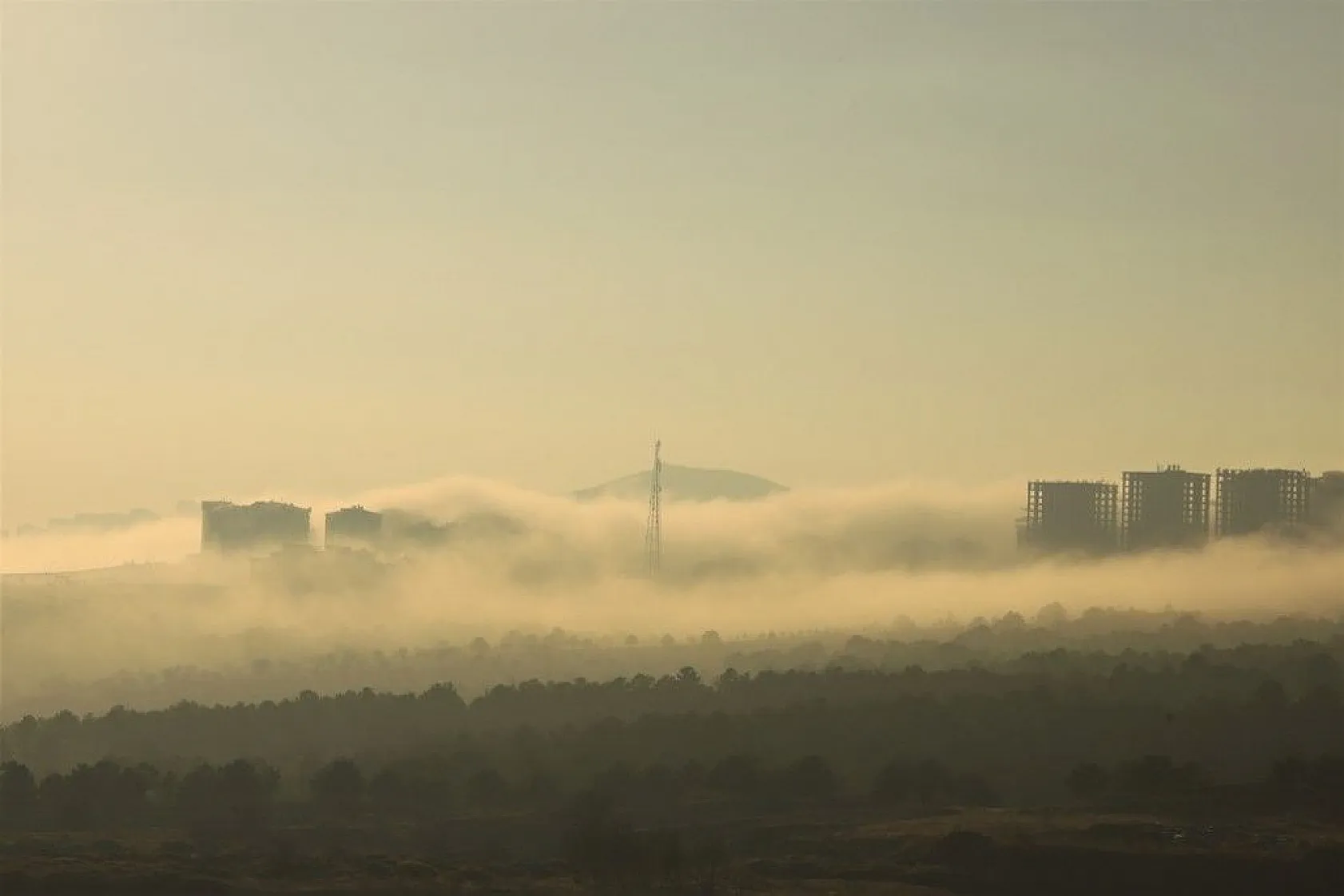 Elazığ'da sis görsel şölen oluşturdu