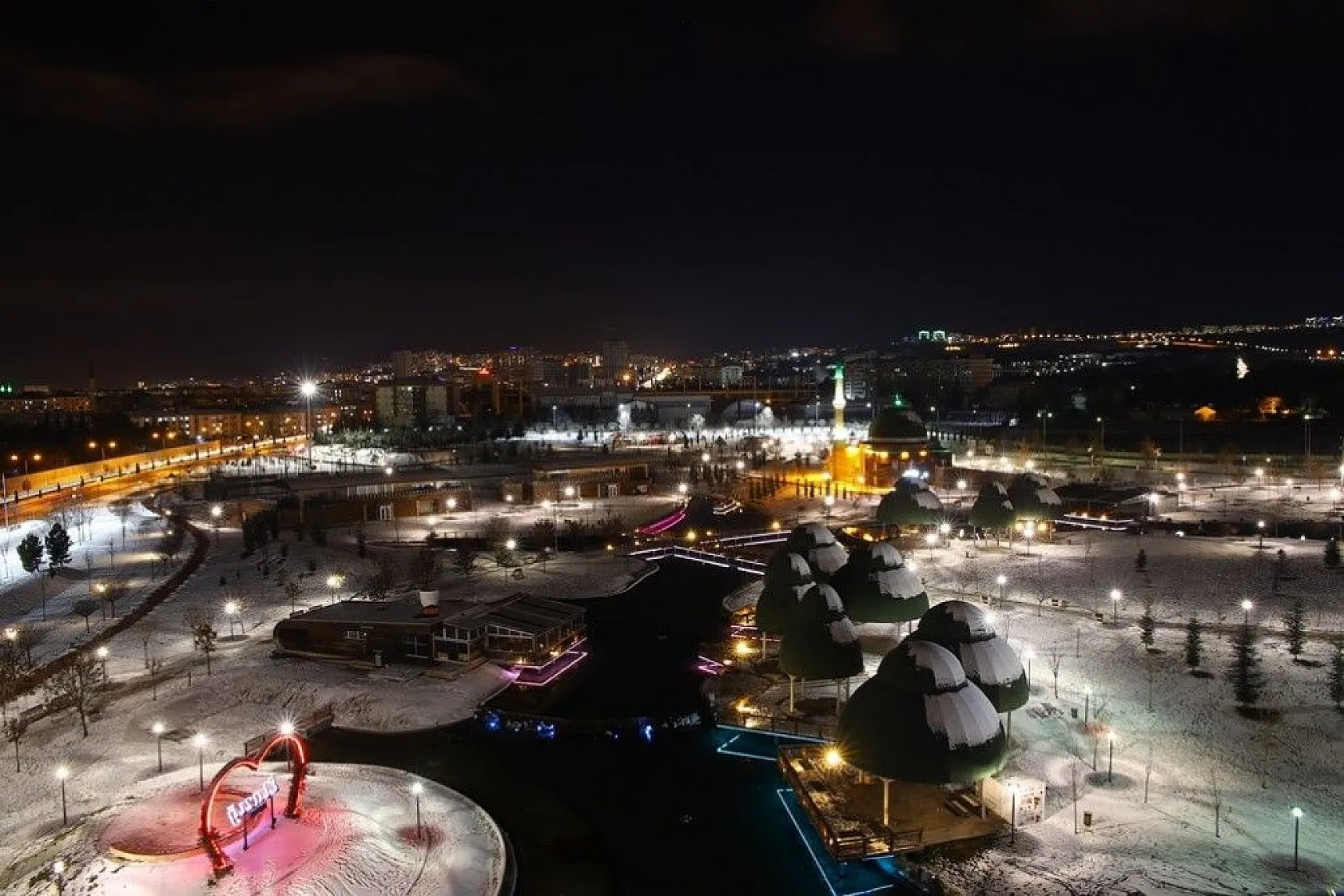 Elazığ'da kar kartpostallık görüntüler oluşturdu