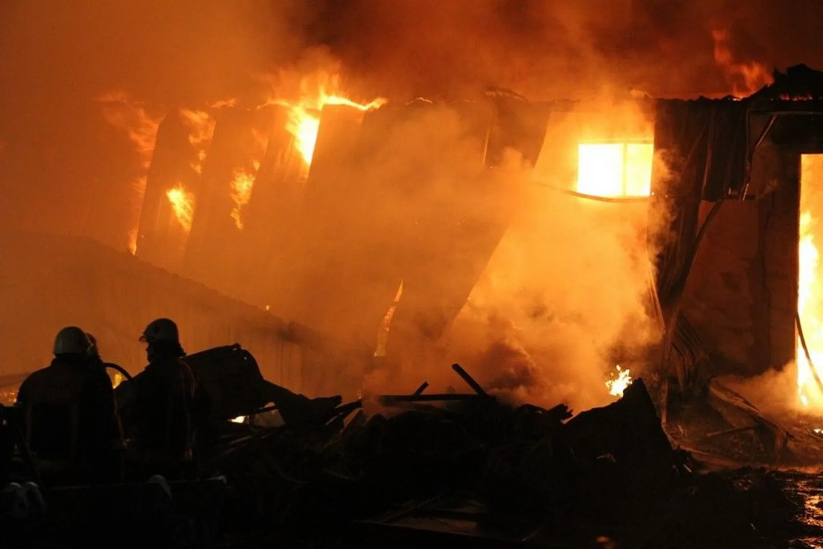 Elazığ'daki büyük yangın fotoğraf karelerine böyle yansıdı
