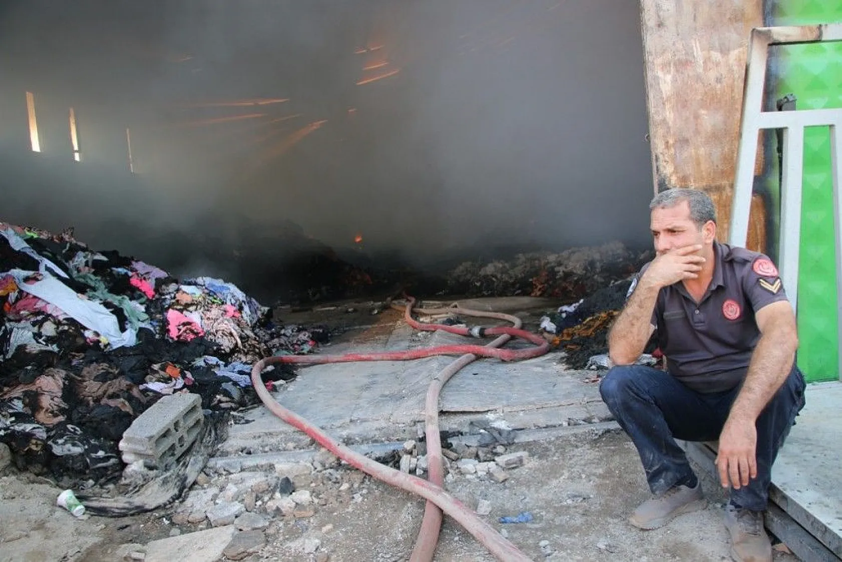 Elazığ'daki büyük yangın fotoğraf karelerine böyle yansıdı