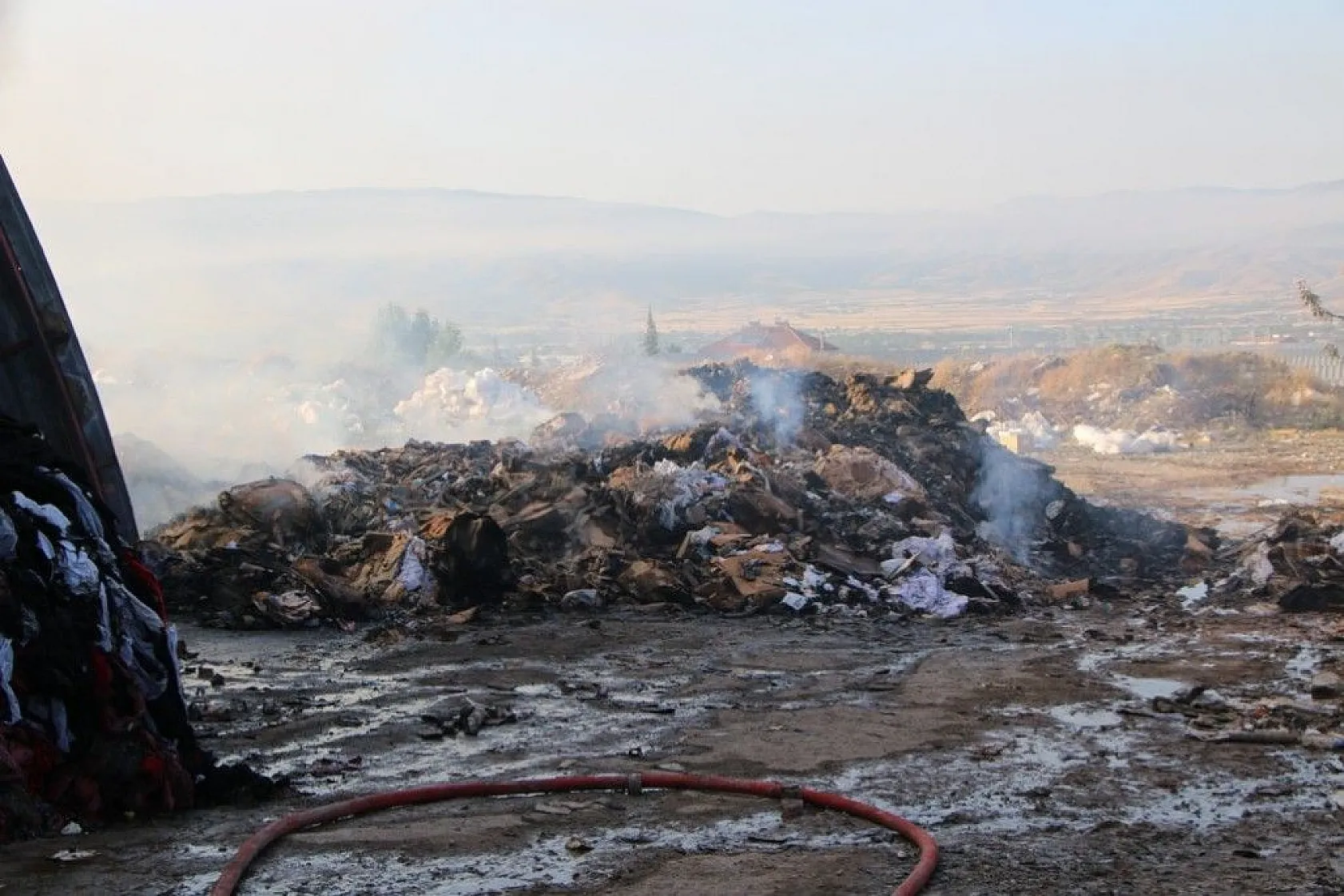 Elazığ'daki büyük yangın fotoğraf karelerine böyle yansıdı