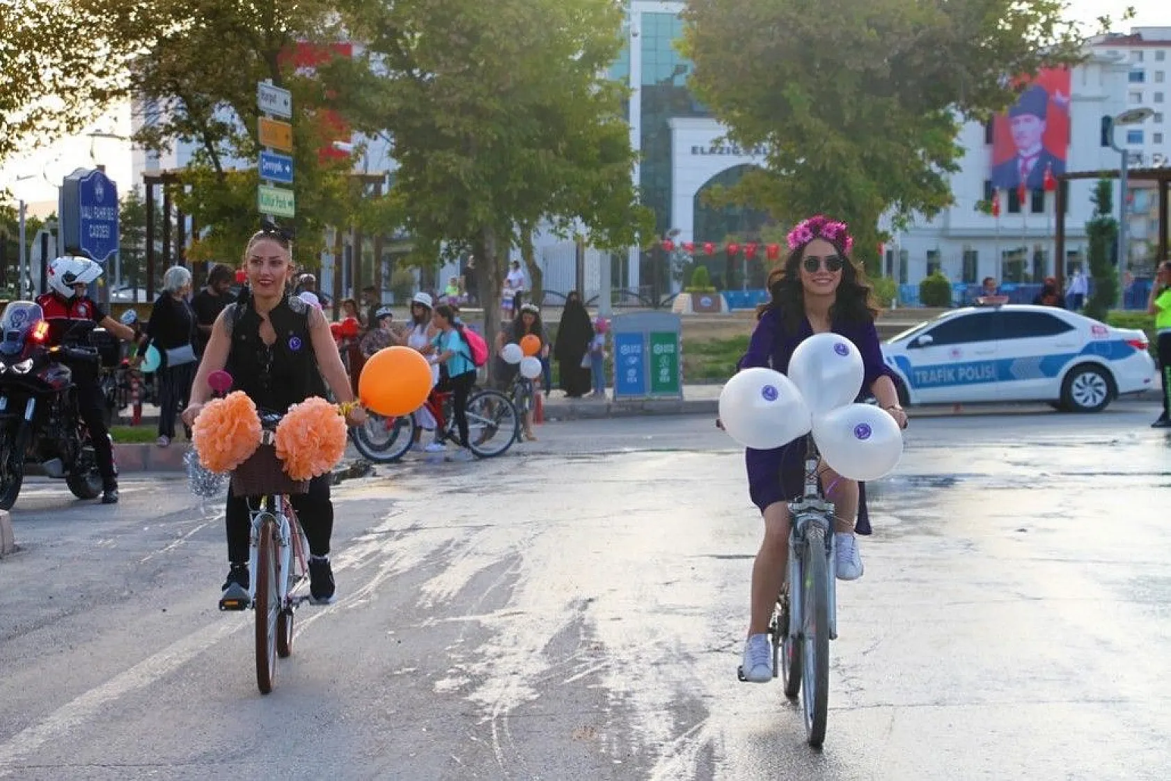 'Süslü Kadınlar' pedal çevirdi