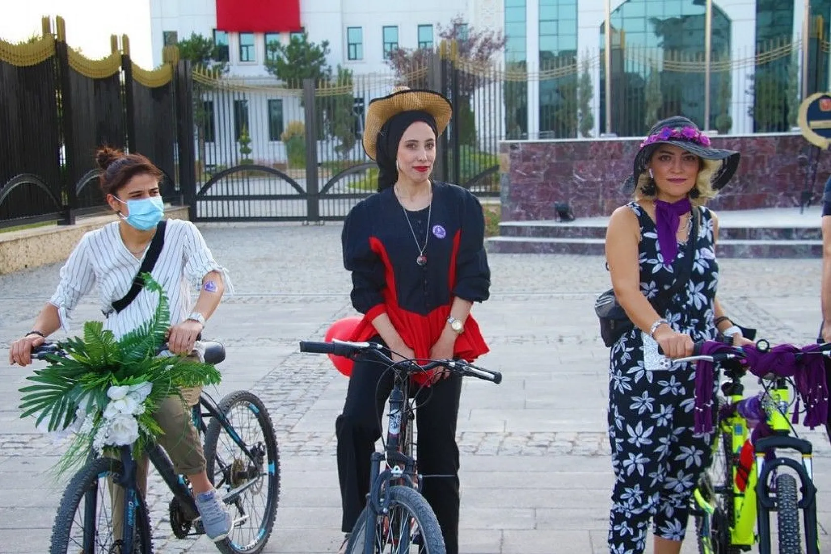 'Süslü Kadınlar' pedal çevirdi